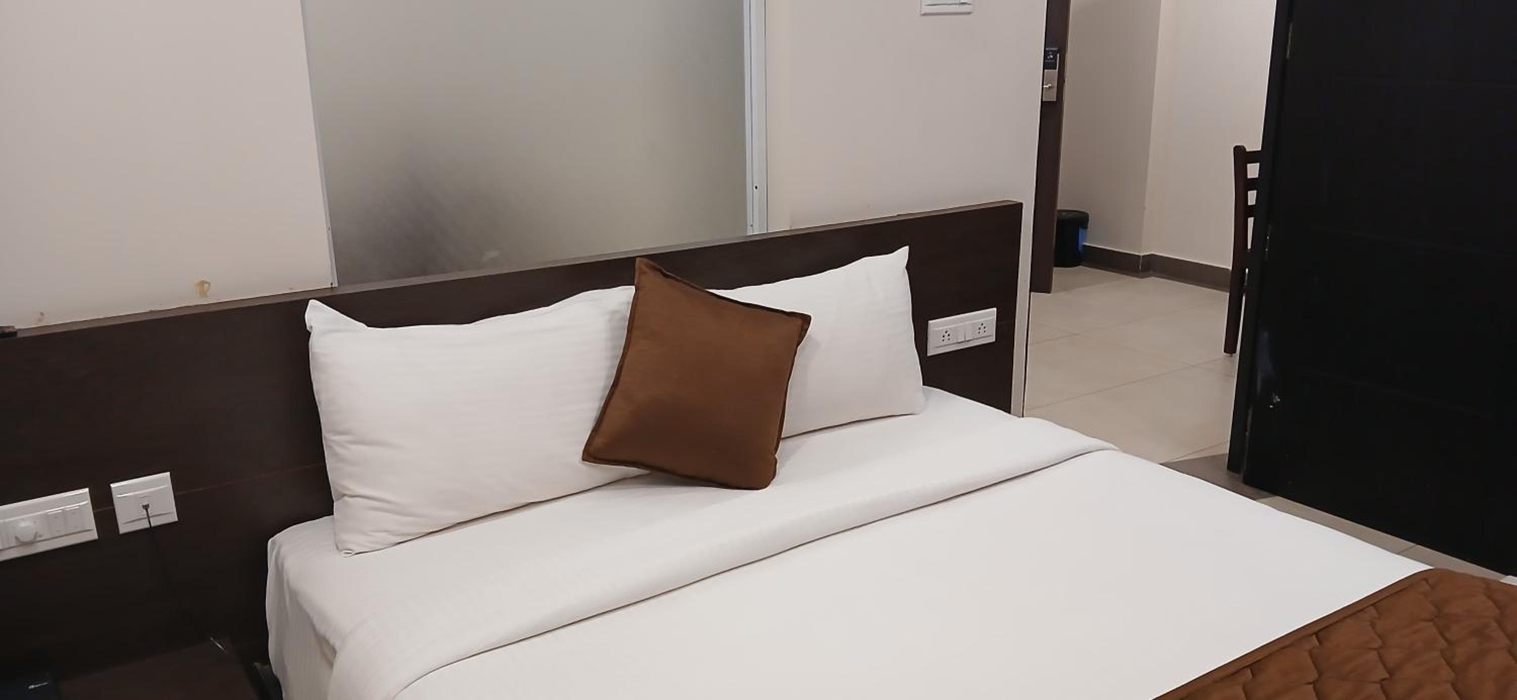 Superior Double or Twin Room - Photo 10