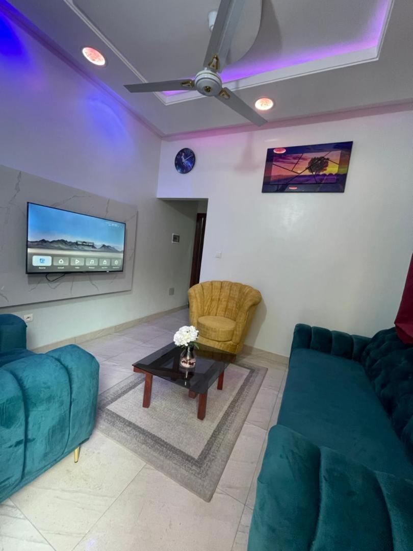 Apartment With City View photo 3