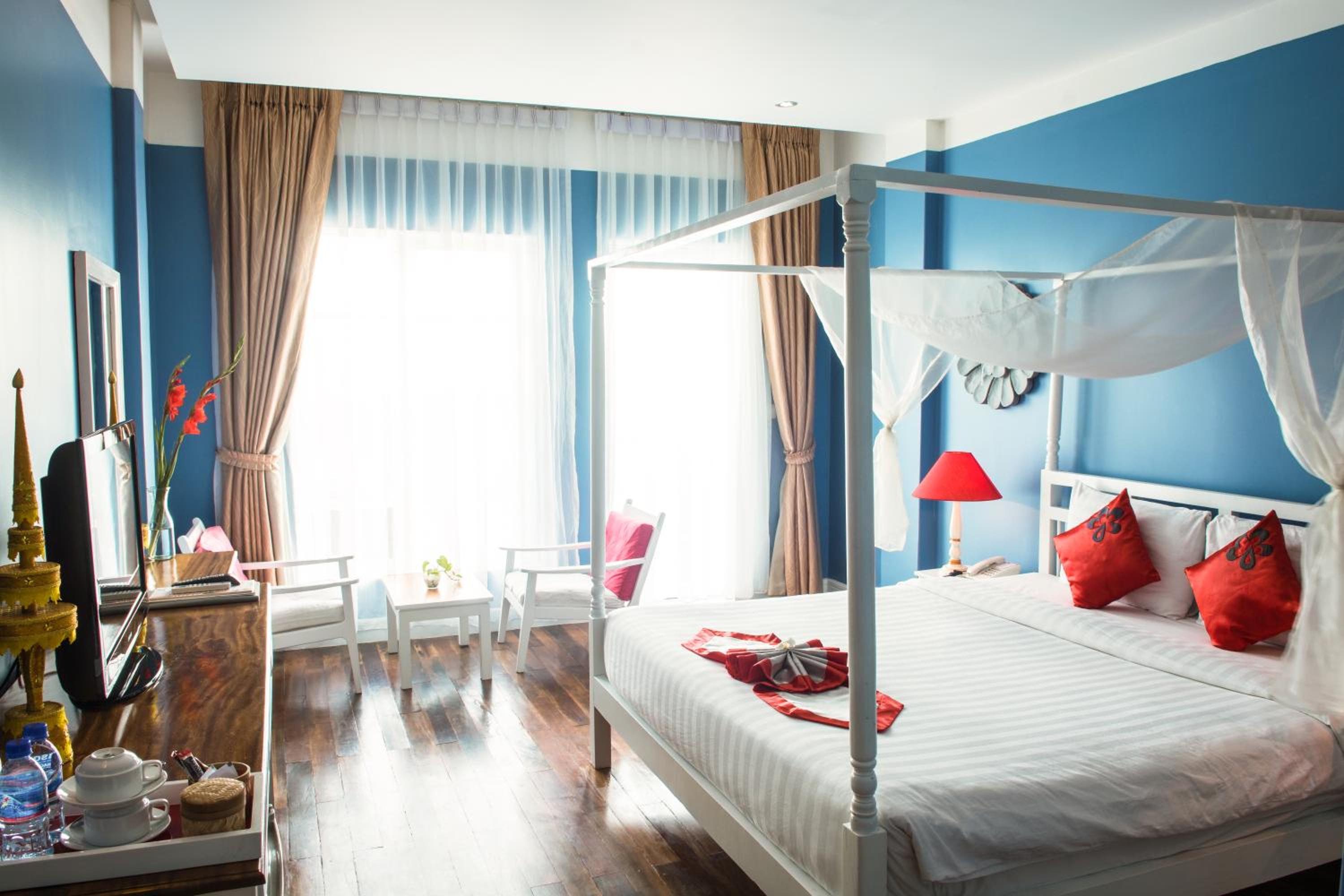 Deluxe King Room photo 2