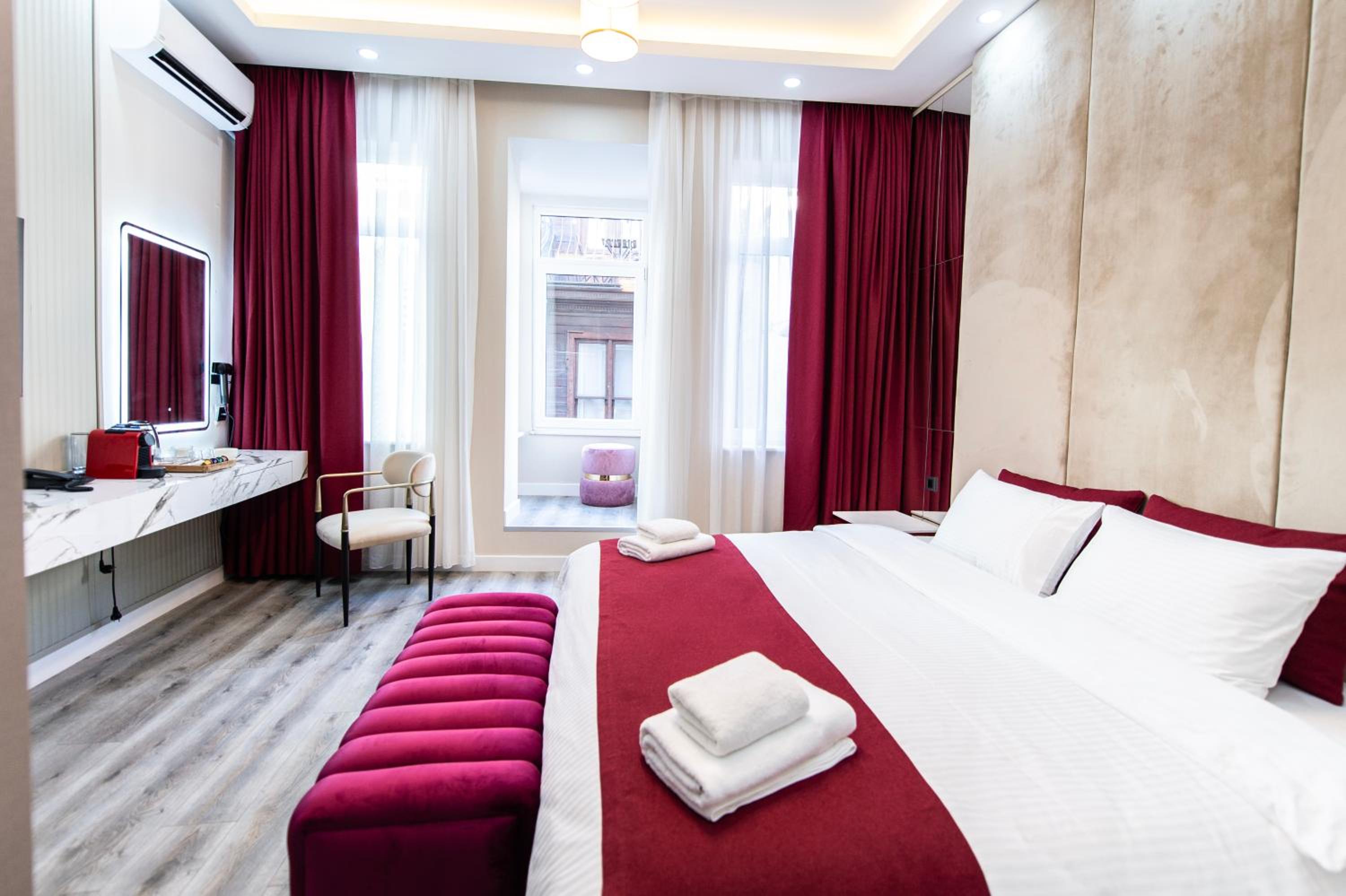 Superior King Room photo 2