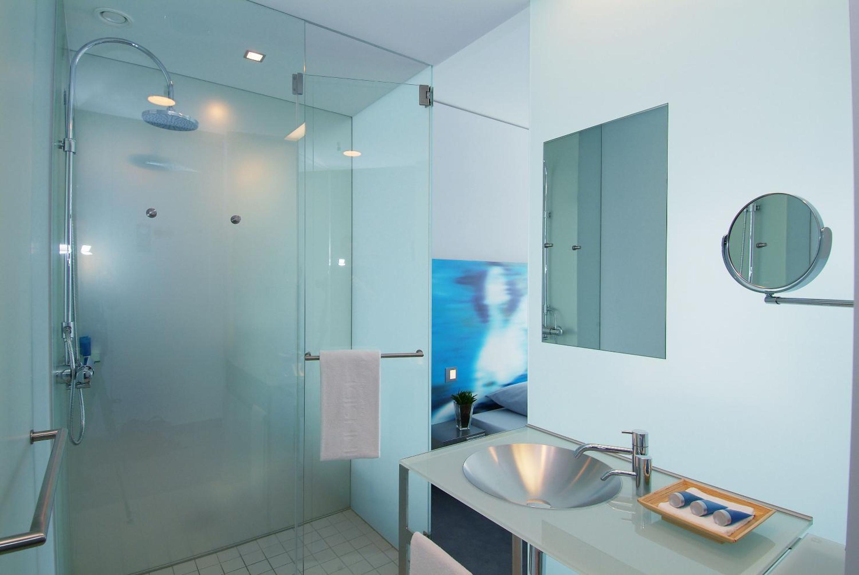 Innside Guestroom thumbnail 5