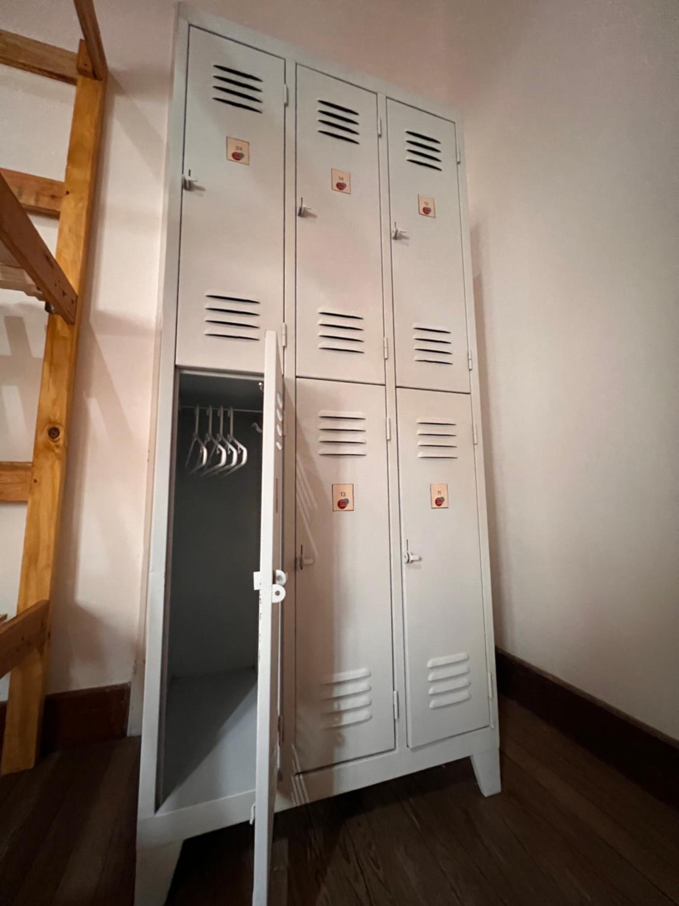 6-Bed Mixed Dormitory Room photo 3