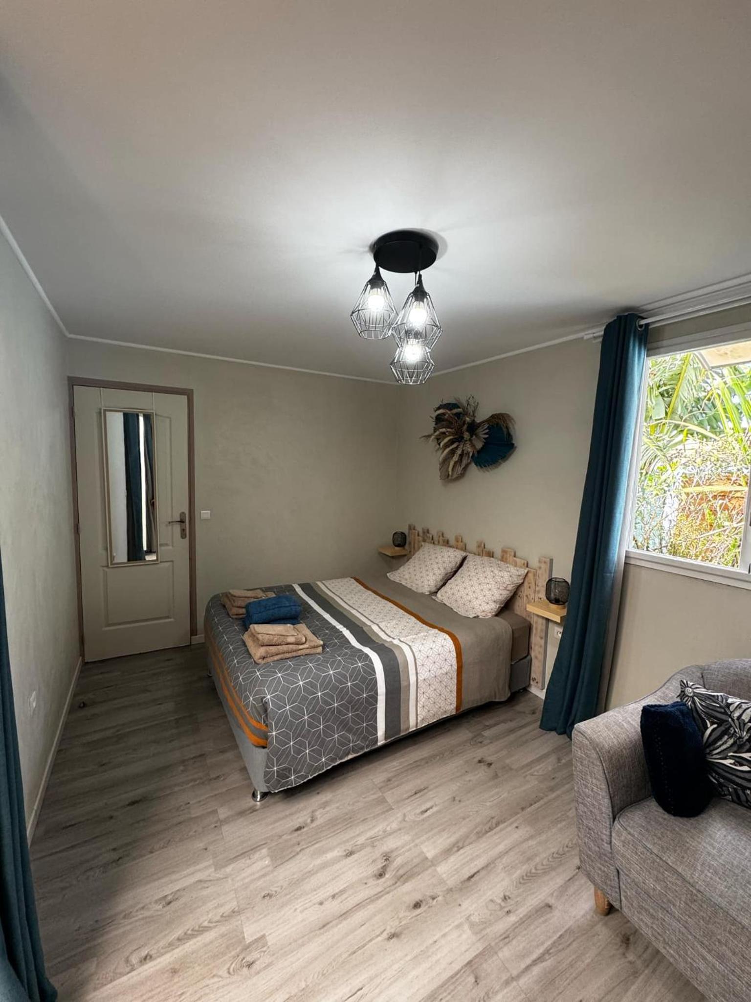 One-Bedroom House photo 1
