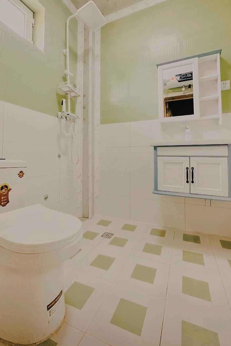 Twin Room with Private Bathroom photo 2