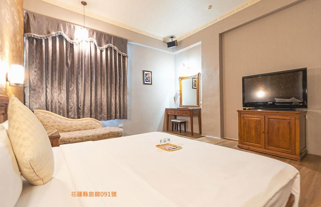 Queen Room photo 3