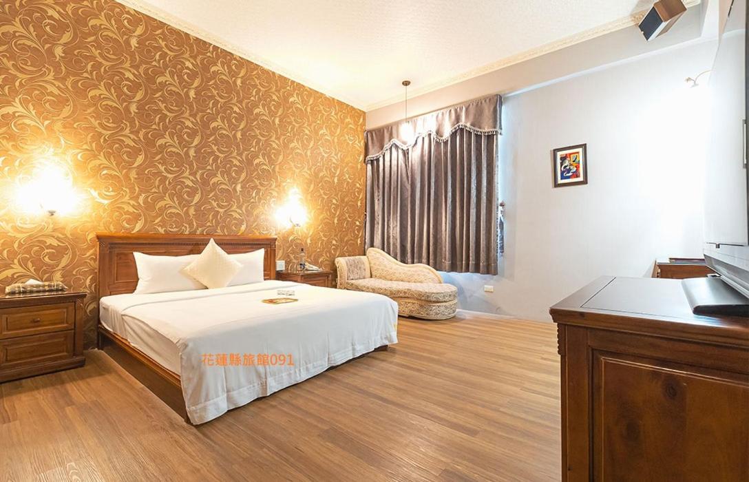 Queen Room photo 1