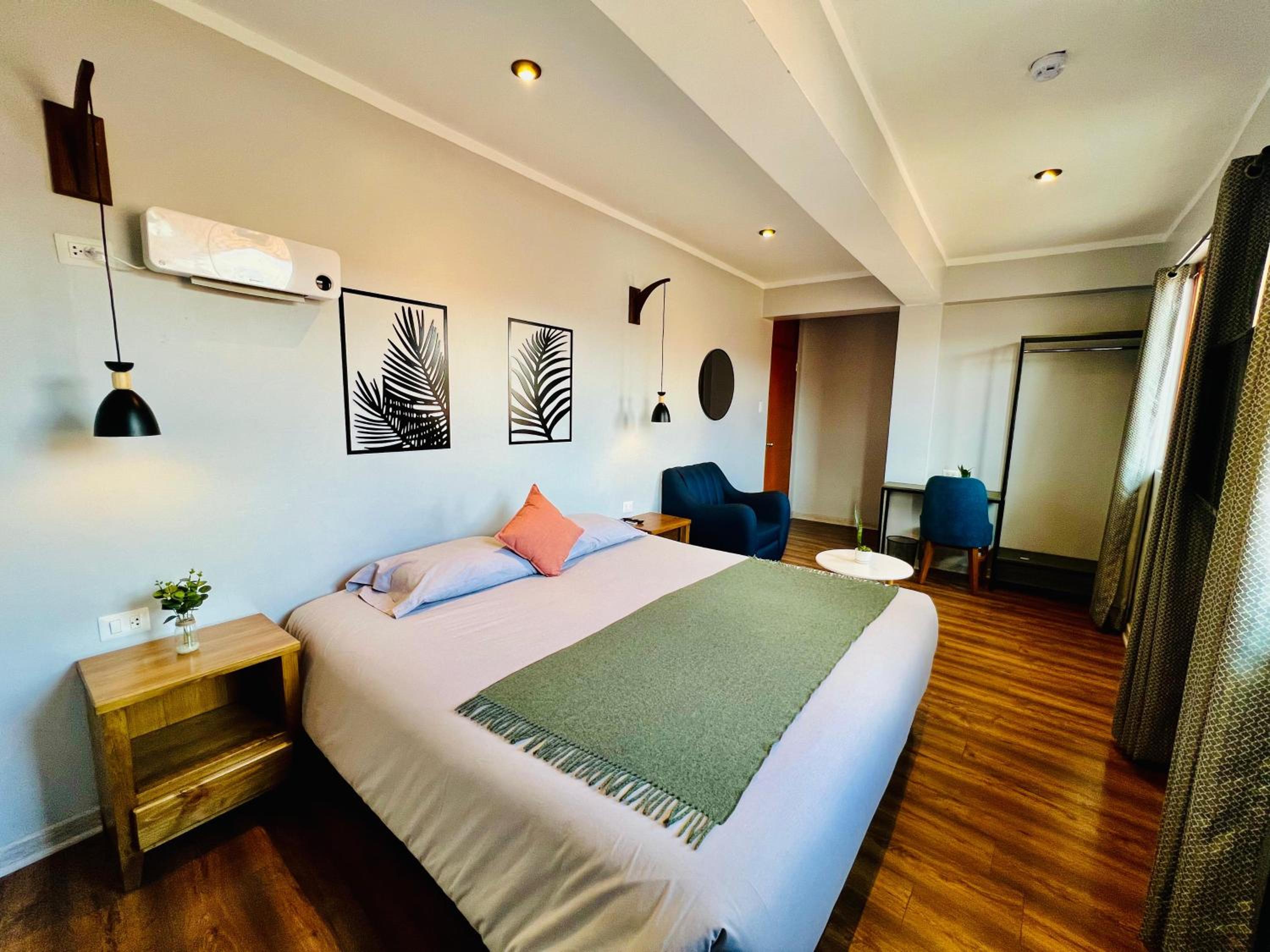 Deluxe King Room photo 1