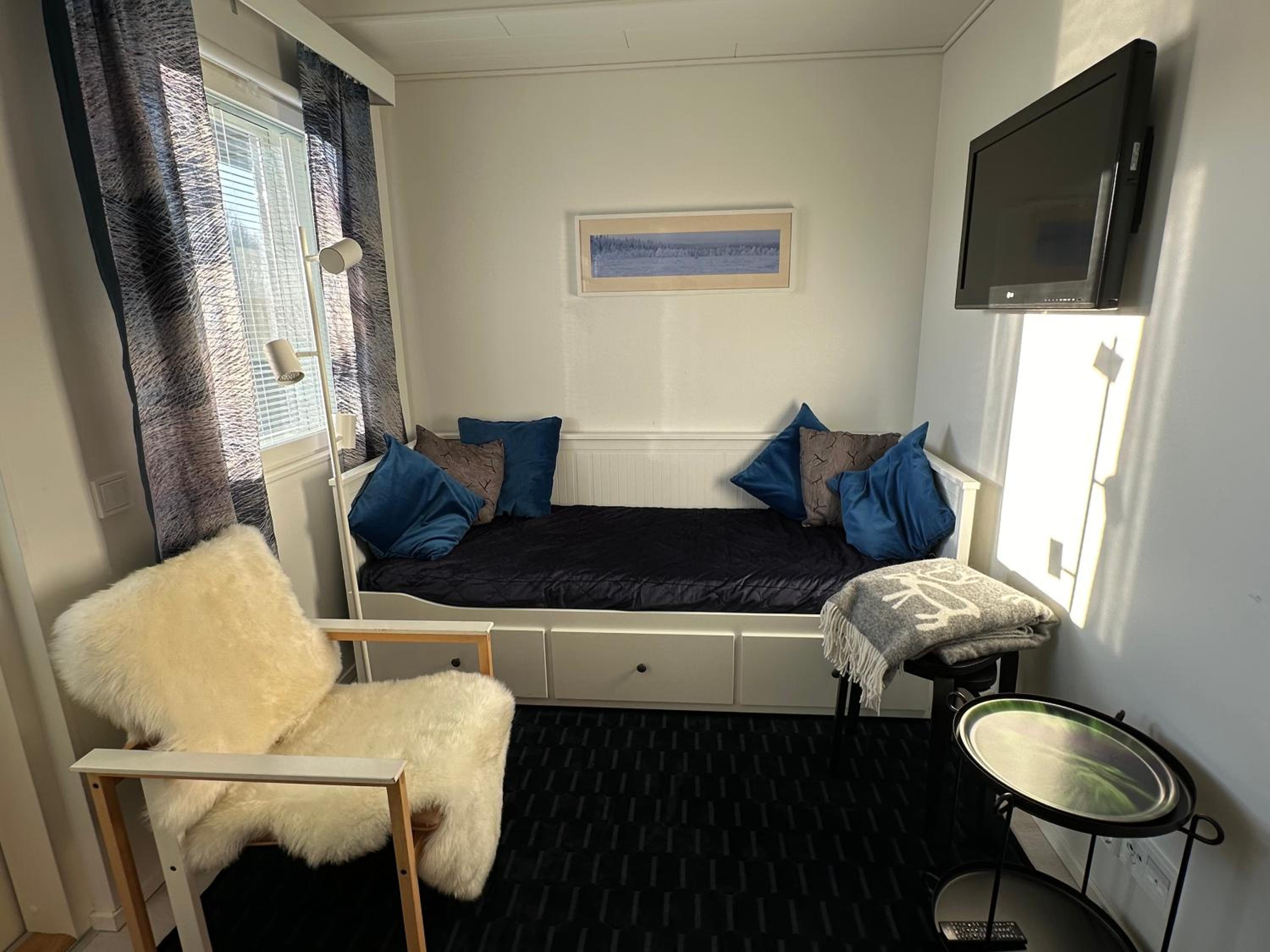 One-Bedroom Apartment photo 1