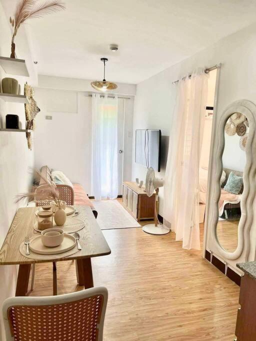 One-Bedroom Apartment with Balcony photo 1