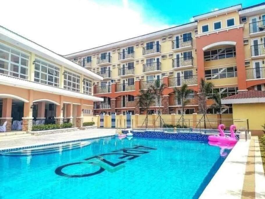 One-Bedroom Apartment with Balcony photo 2