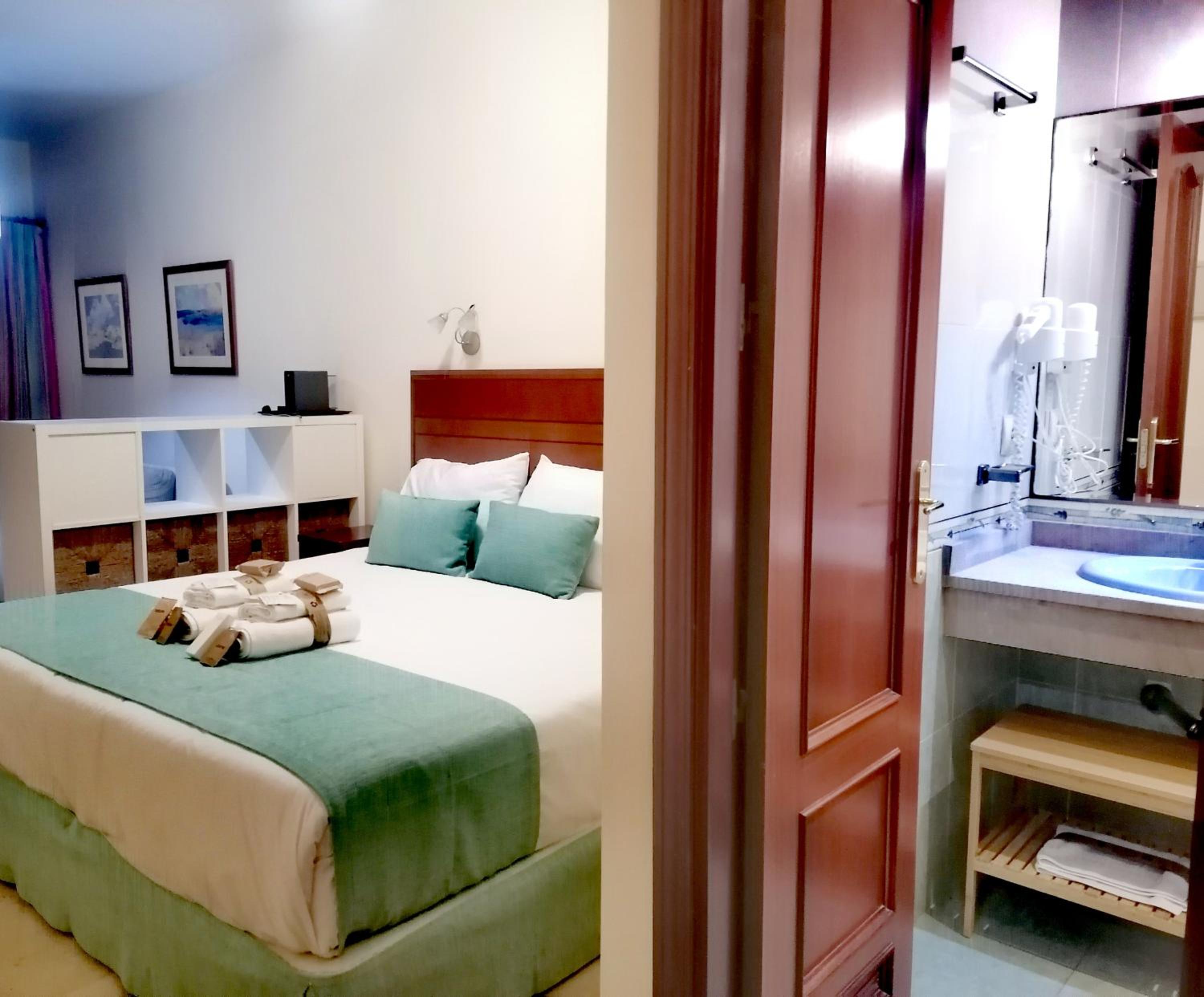 Estudio con vista al jardín