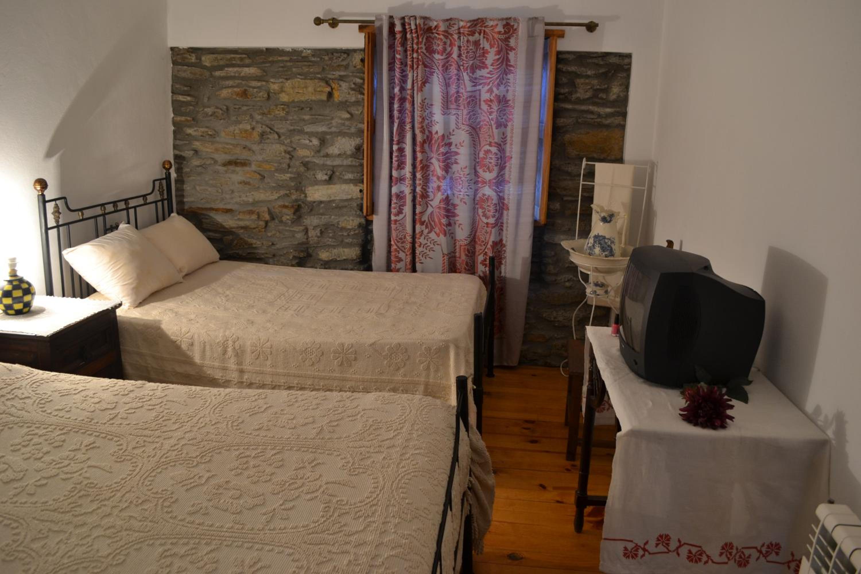 Double Room with Private Bathroom photo 3