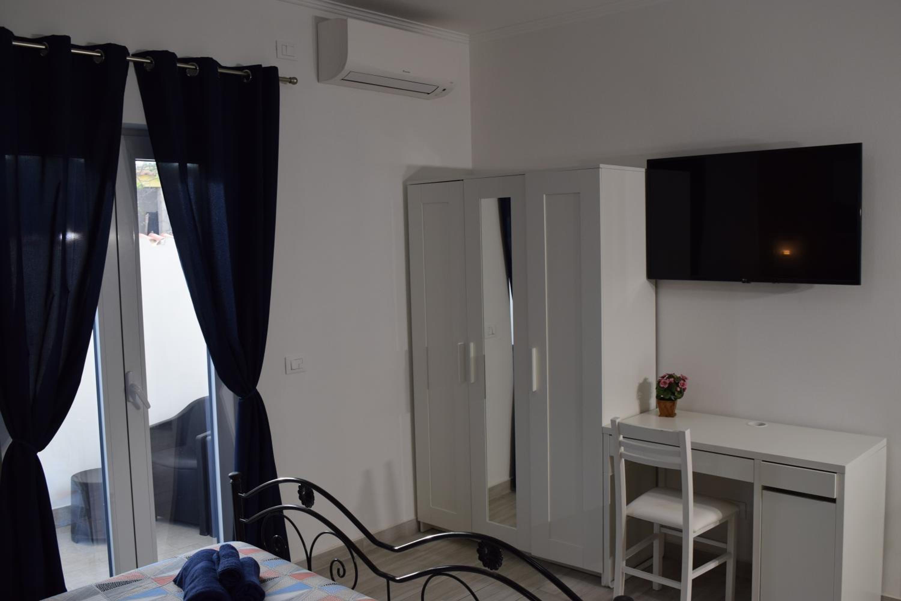 Quadruple Room with Private Bathroom photo 1
