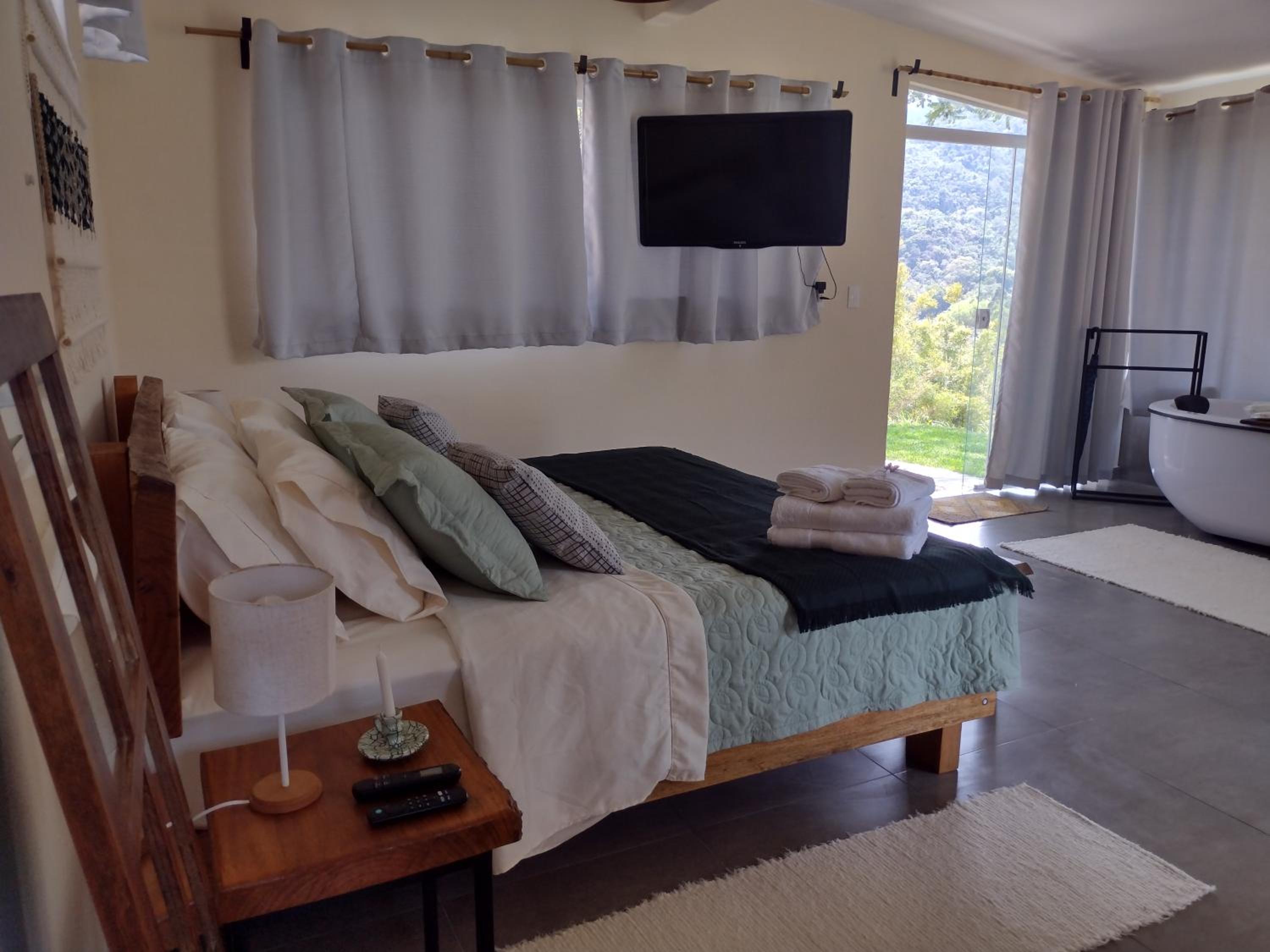 King Suite with Spa Bath photo 3