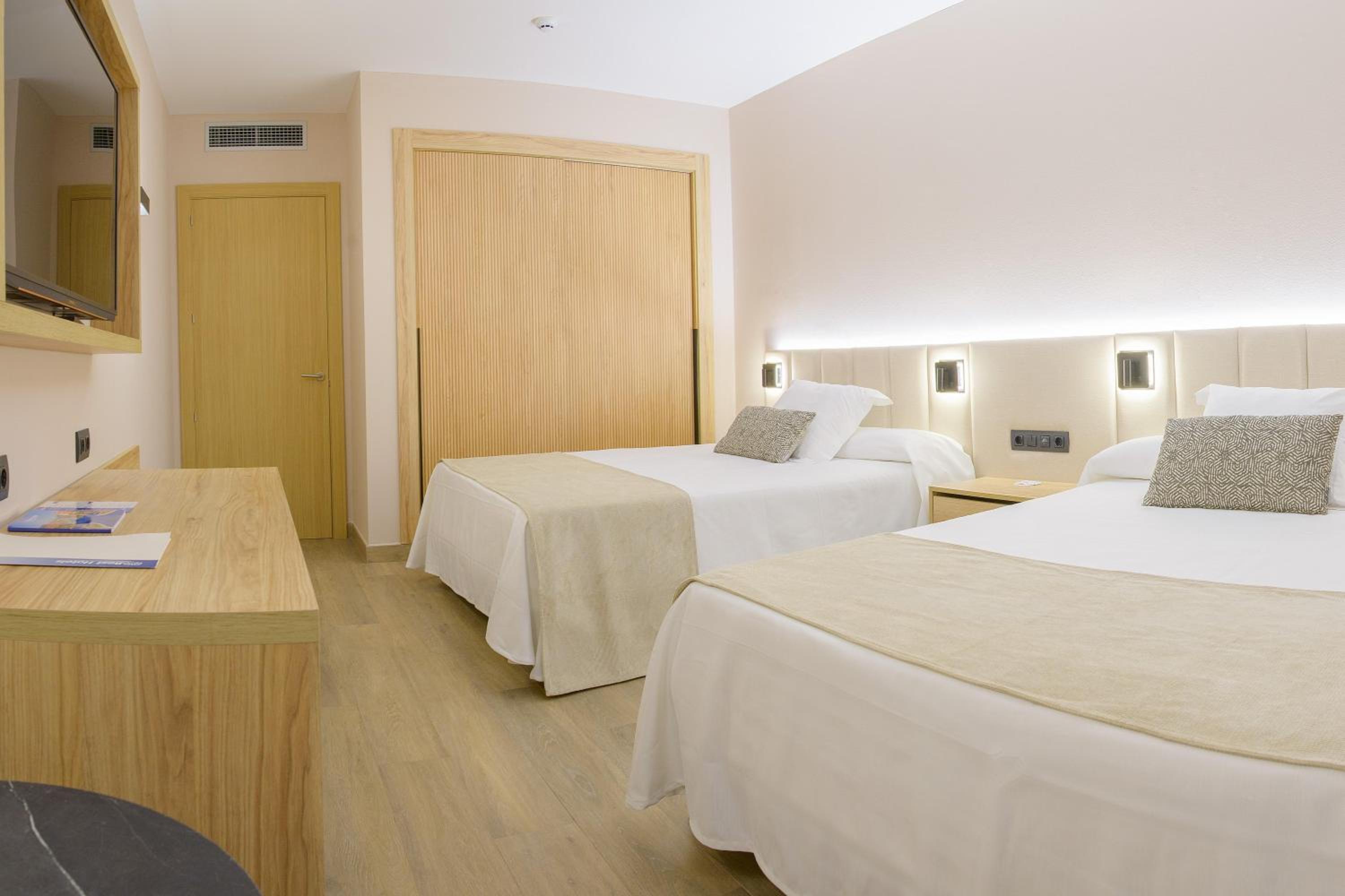 Habitación Doble Estándar con Vista al Mar (2 Adultos)