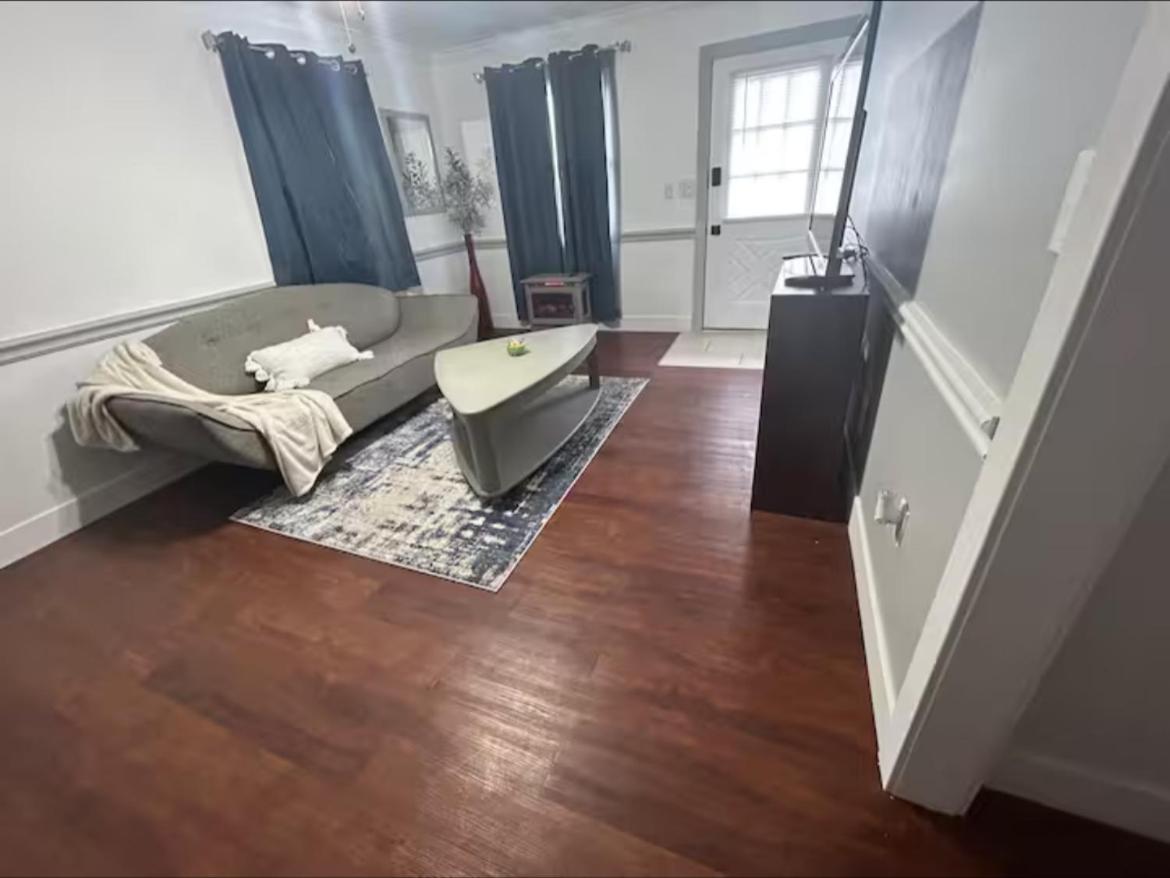 One-Bedroom Apartment photo 3