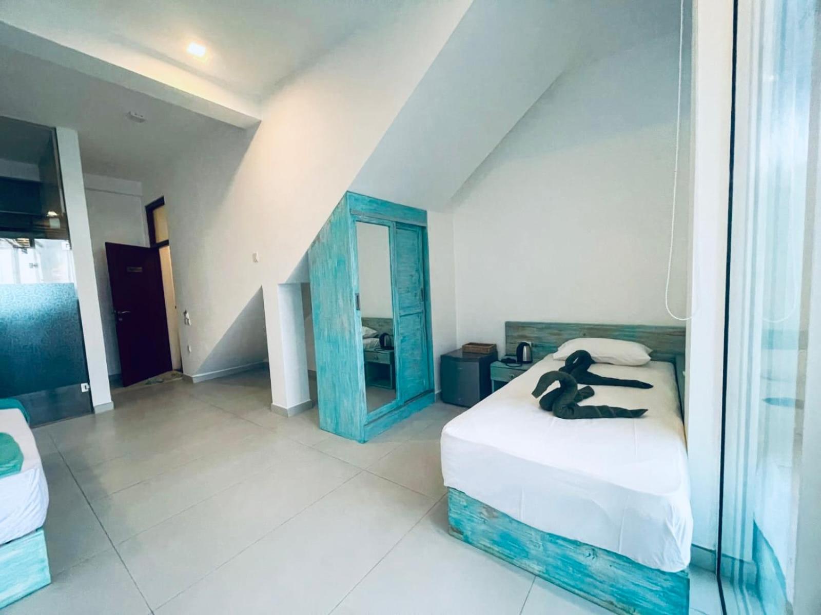 Standard Triple Room with Sea View photo 3