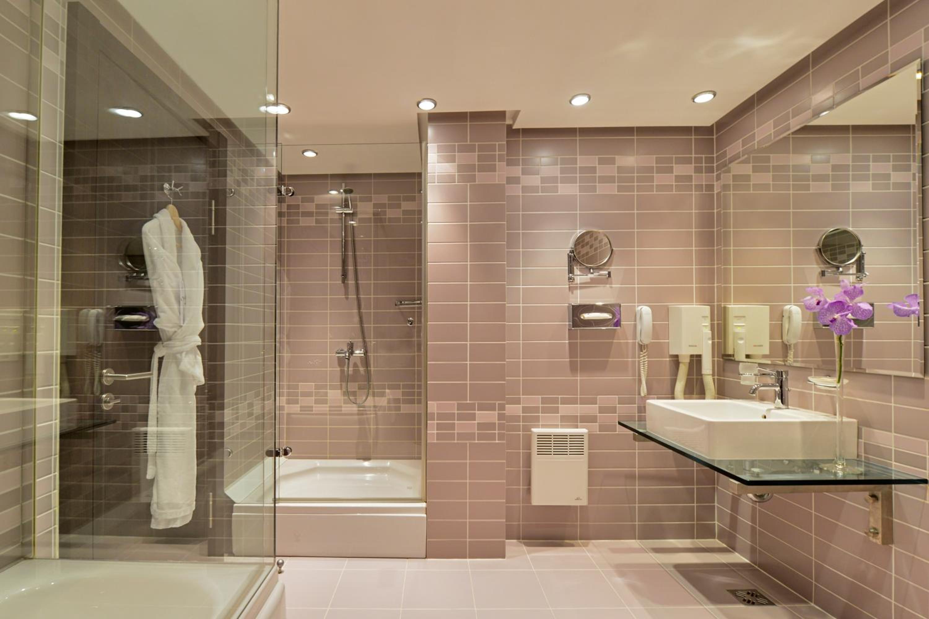 Panoramic One-bedroom Suite - High Floor - Photo 9