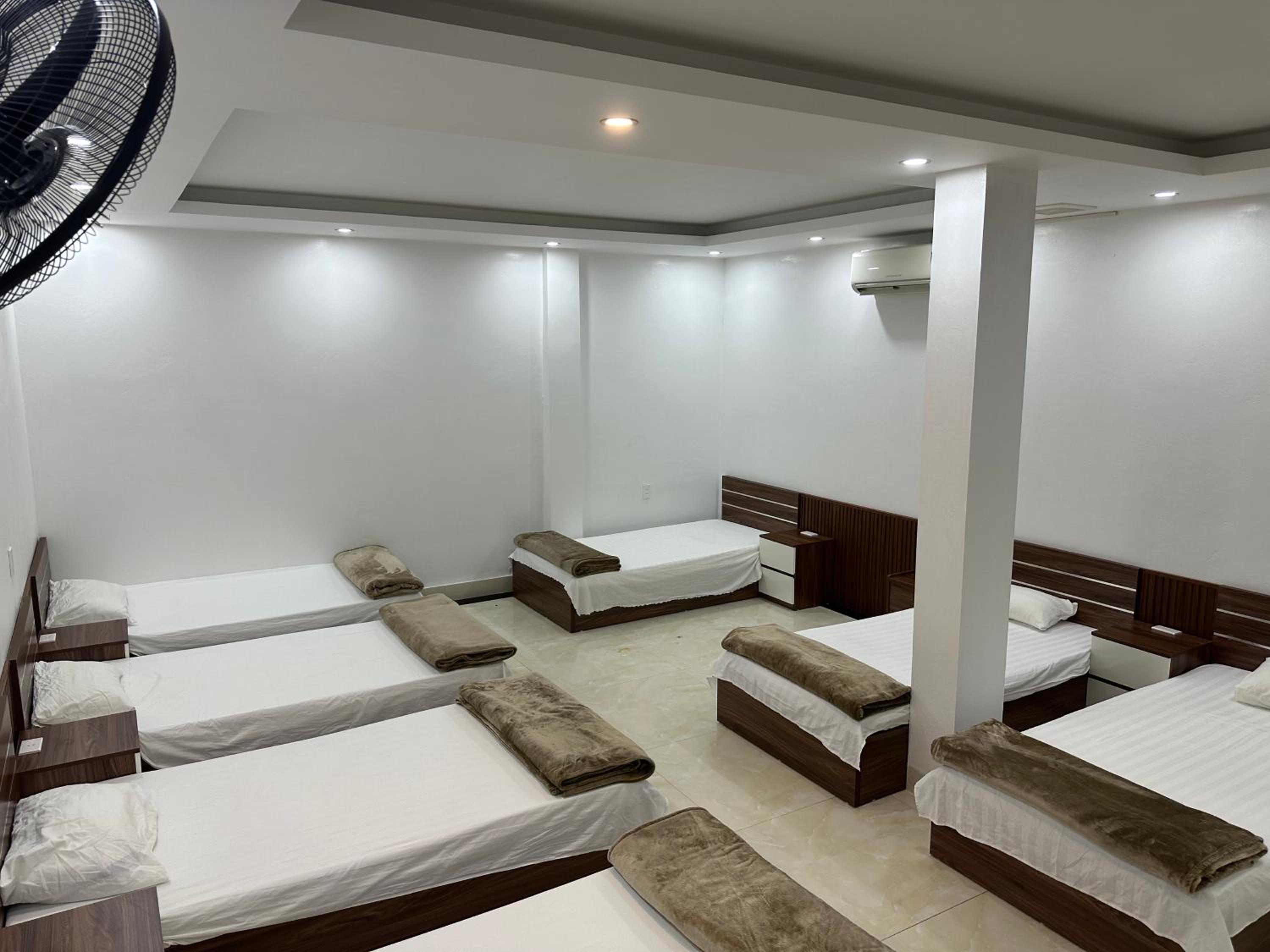 8-Bed Mixed Dormitory Room