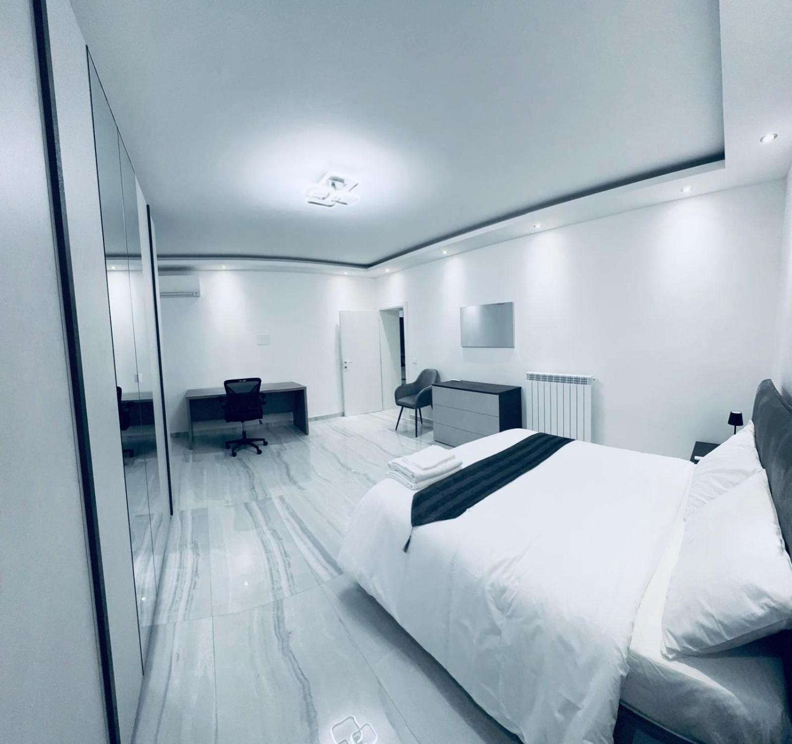 Two-Bedroom Deluxe Apartment with Balcony