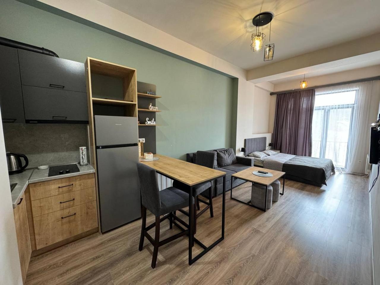 One-Bedroom Apartment photo 1