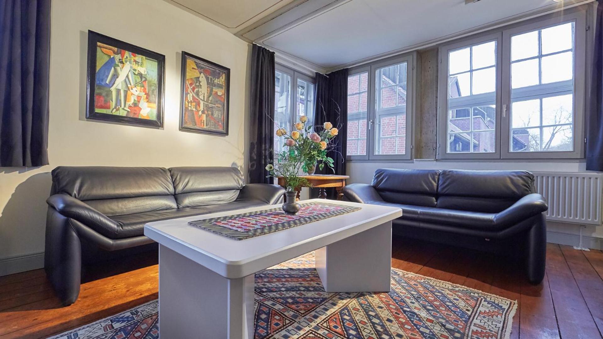 Classic Apartment photo 2