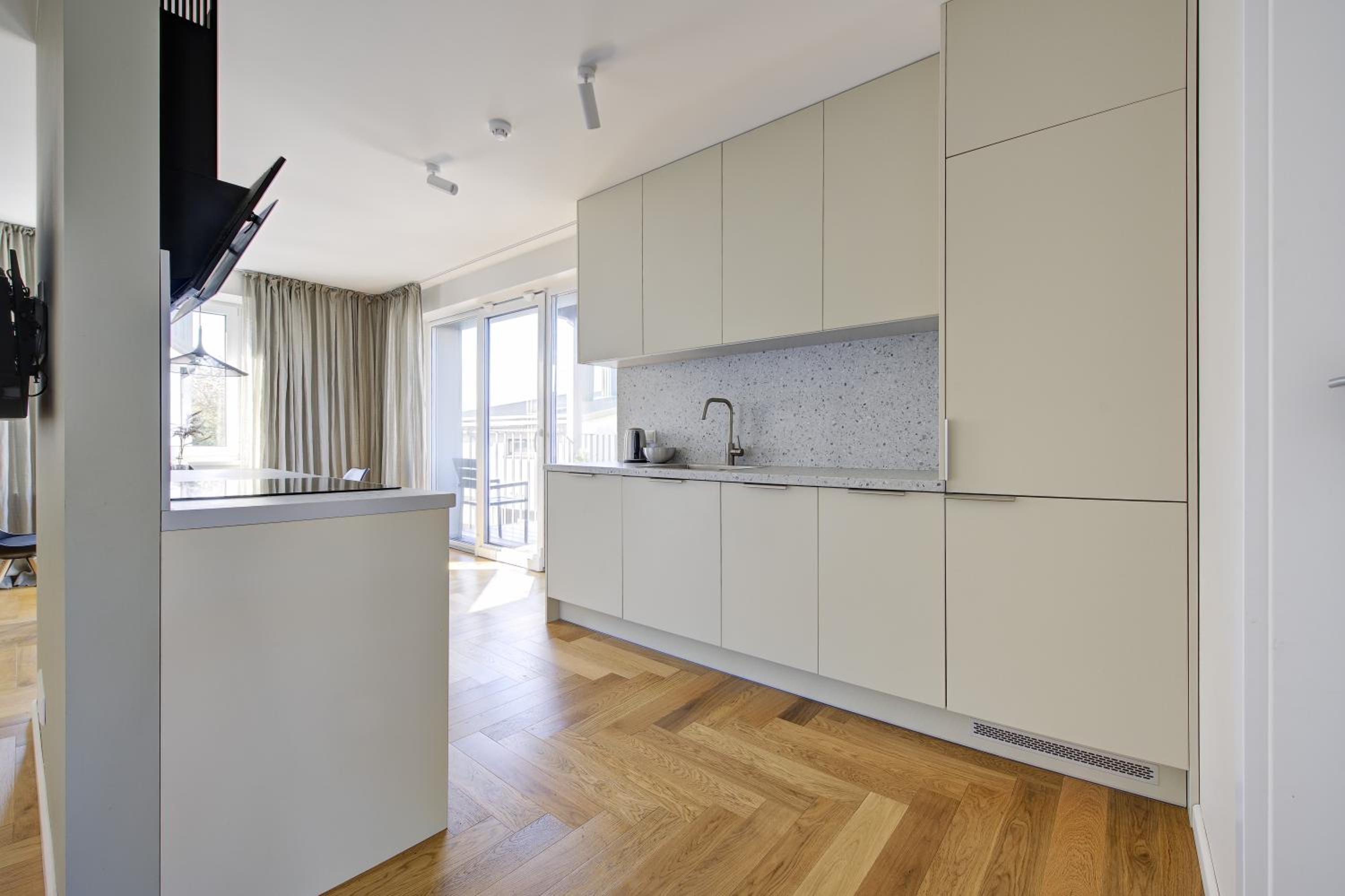 Apartment with Balcony photo 2