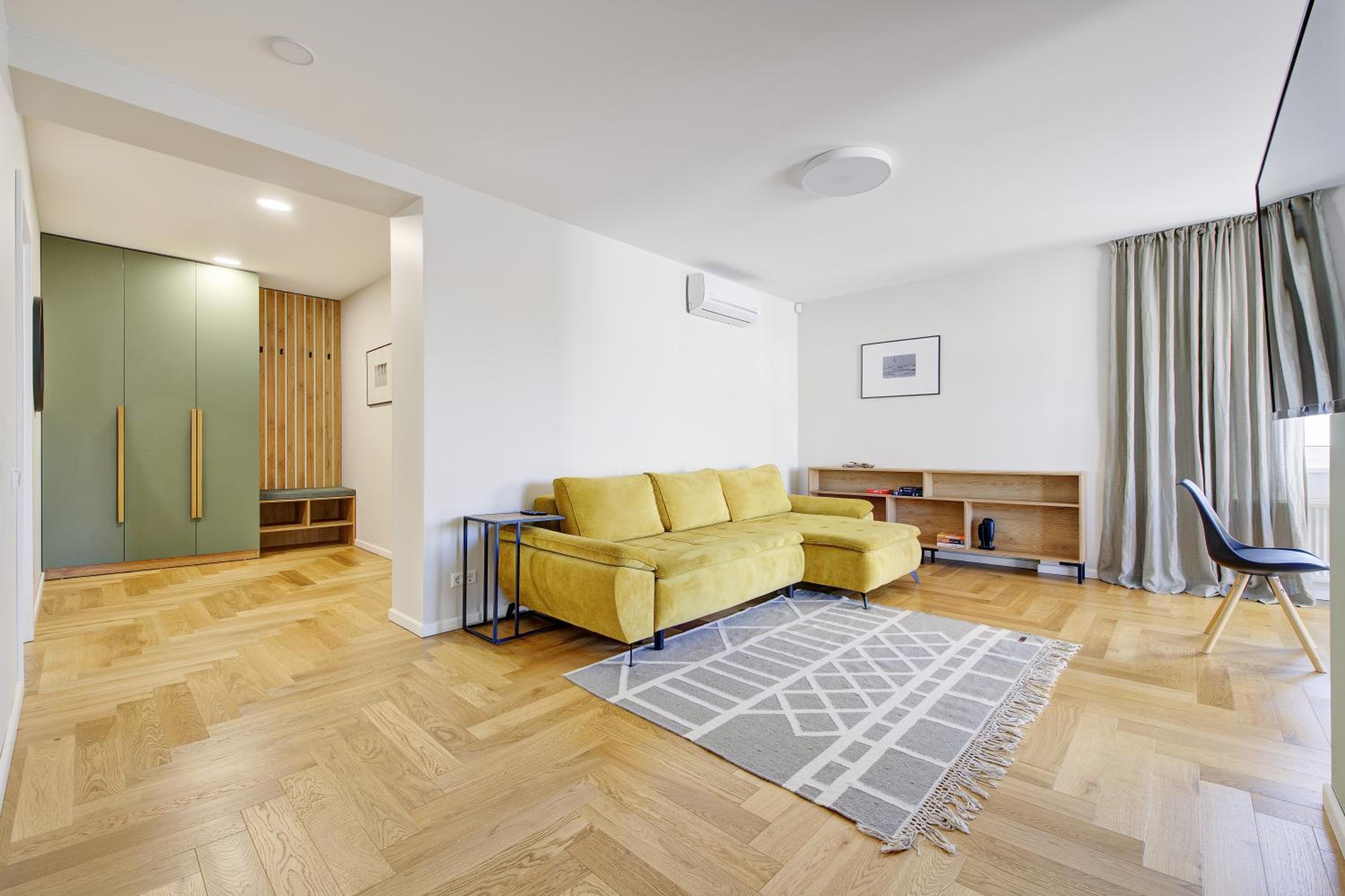 Apartment with Balcony photo 3