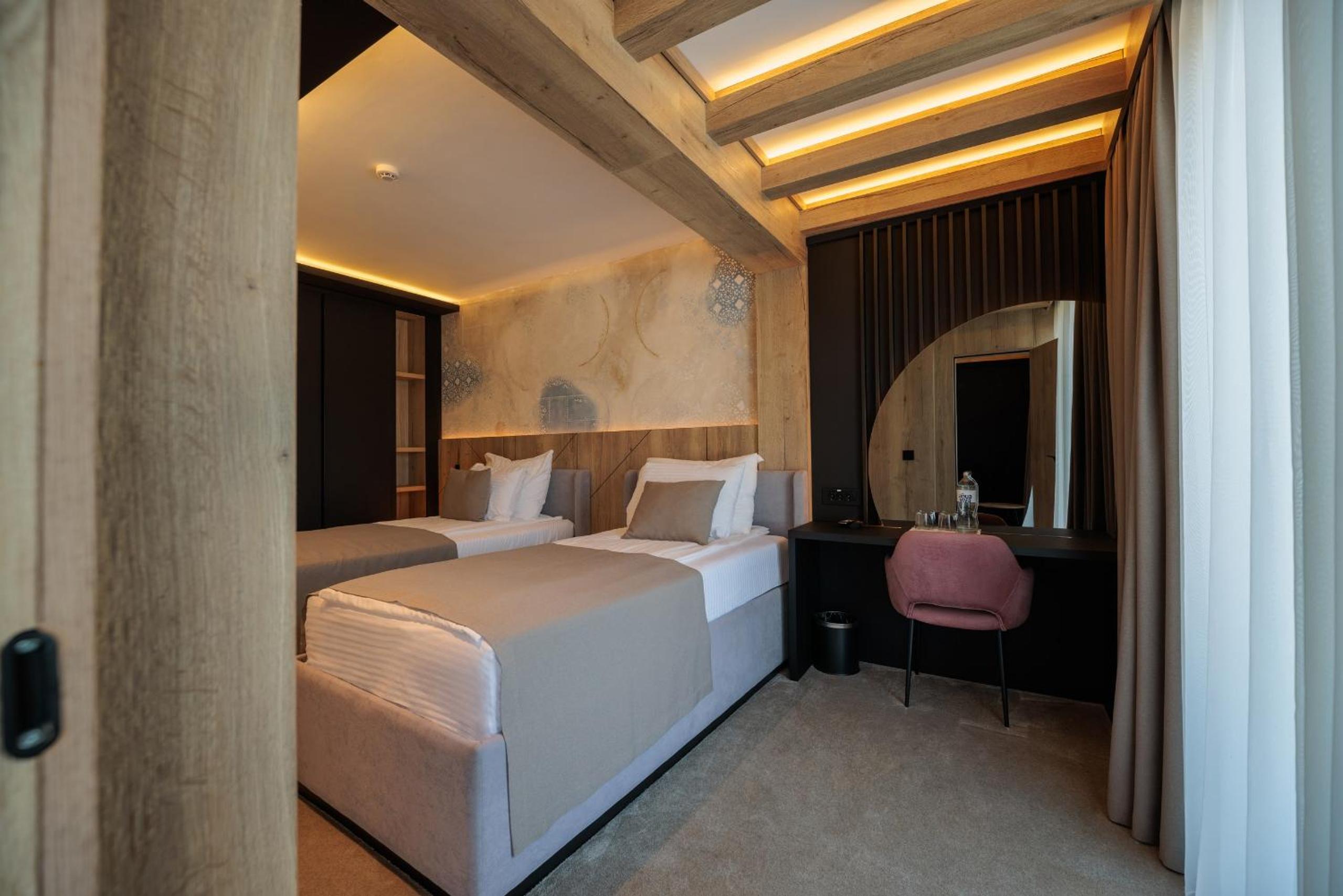 Twin Room - Photo 2