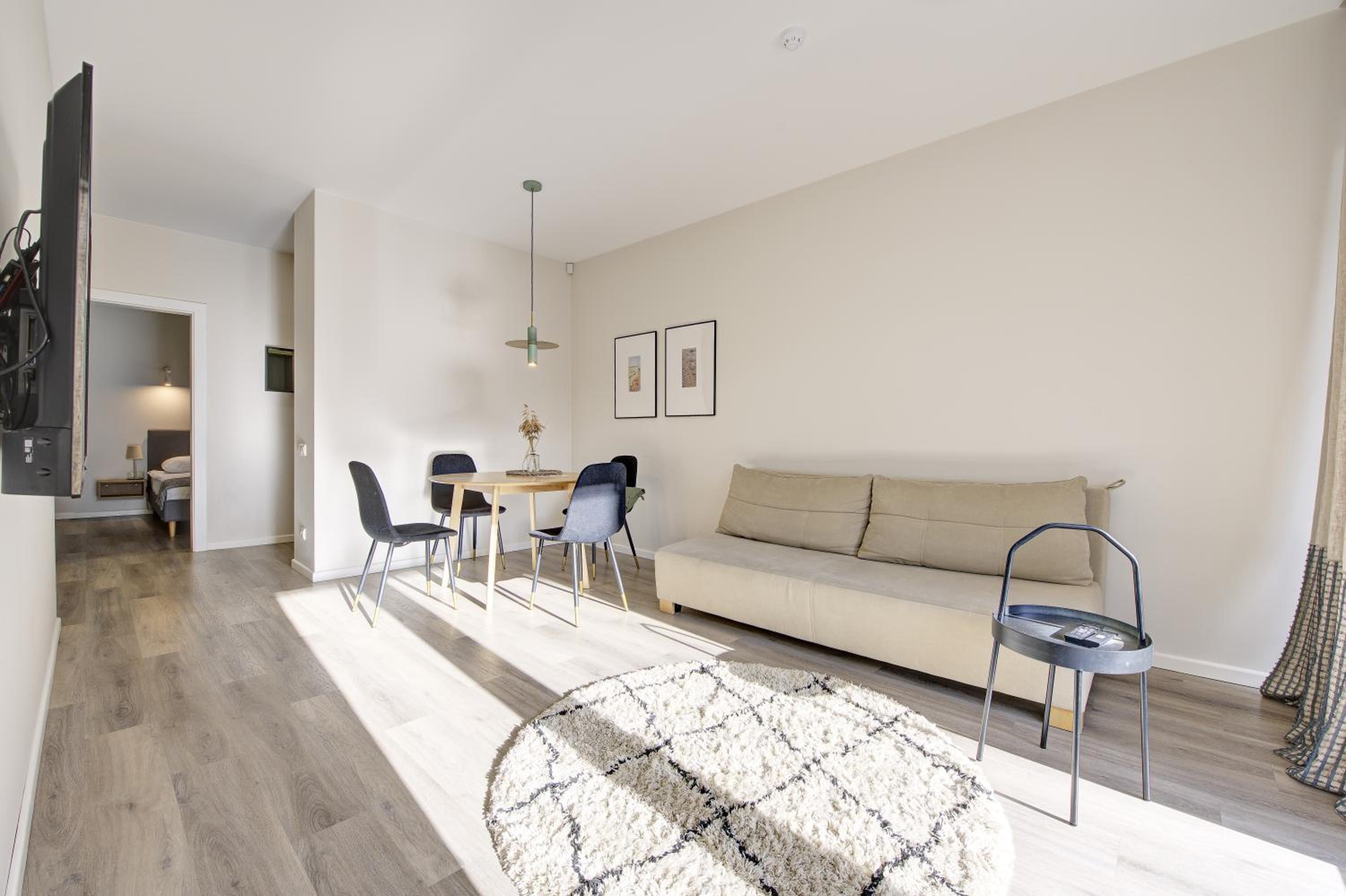 Apartment with Balcony photo 1