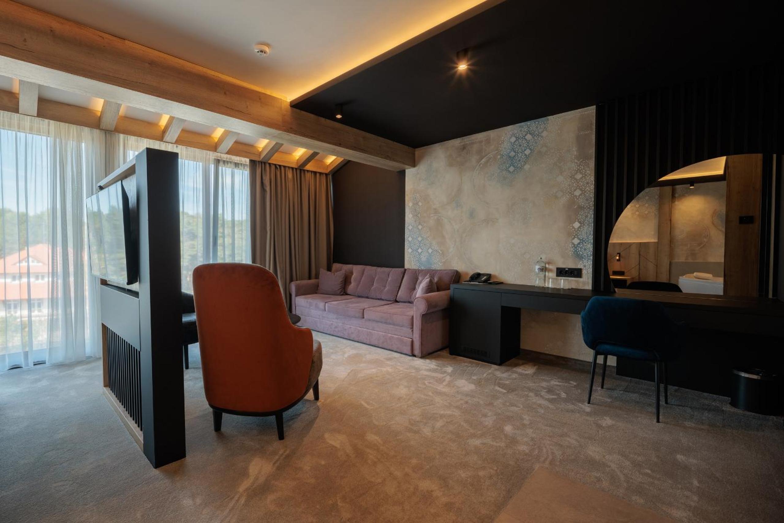 Deluxe Double Room - Photo 9