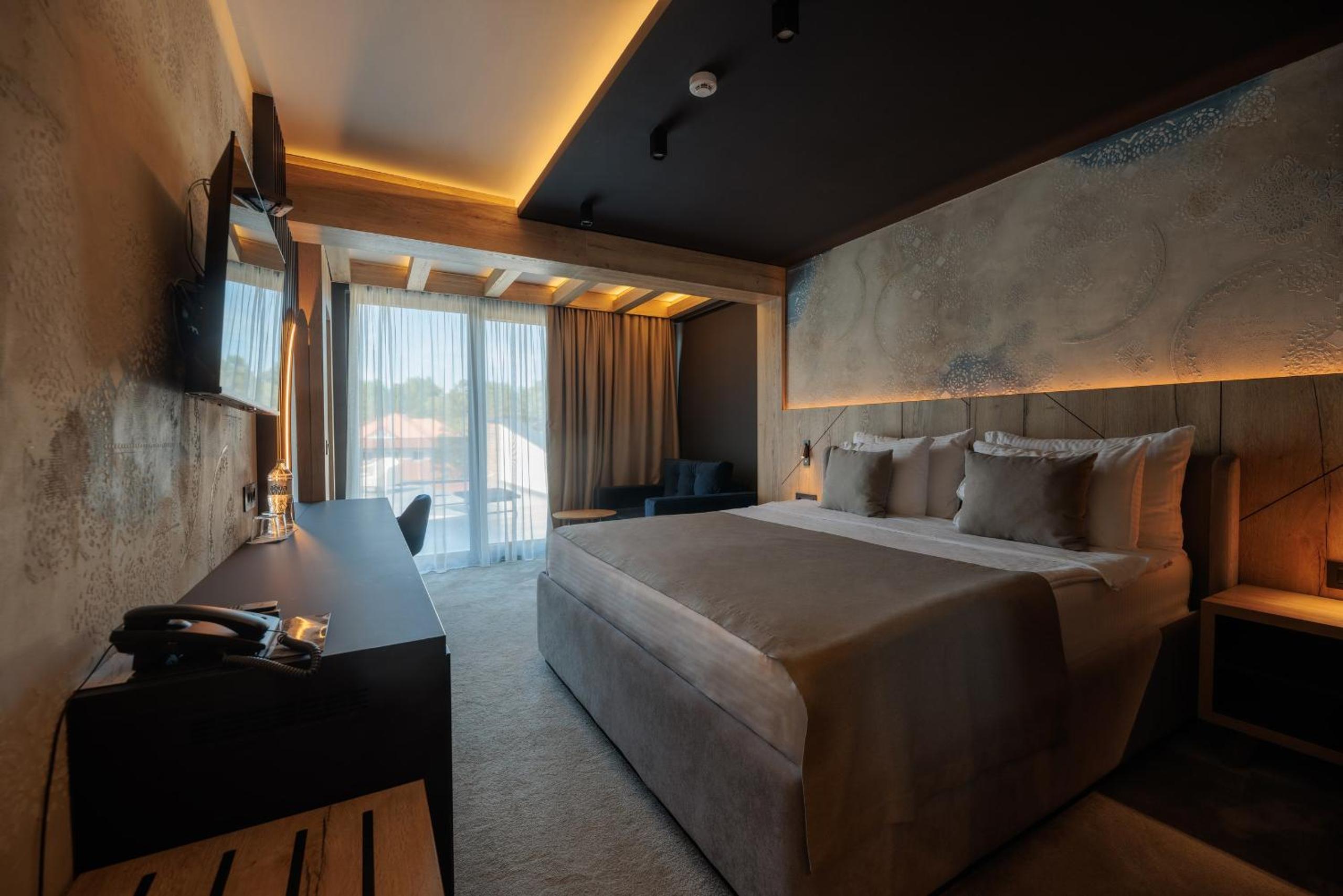 Superior Suite - Photo 3