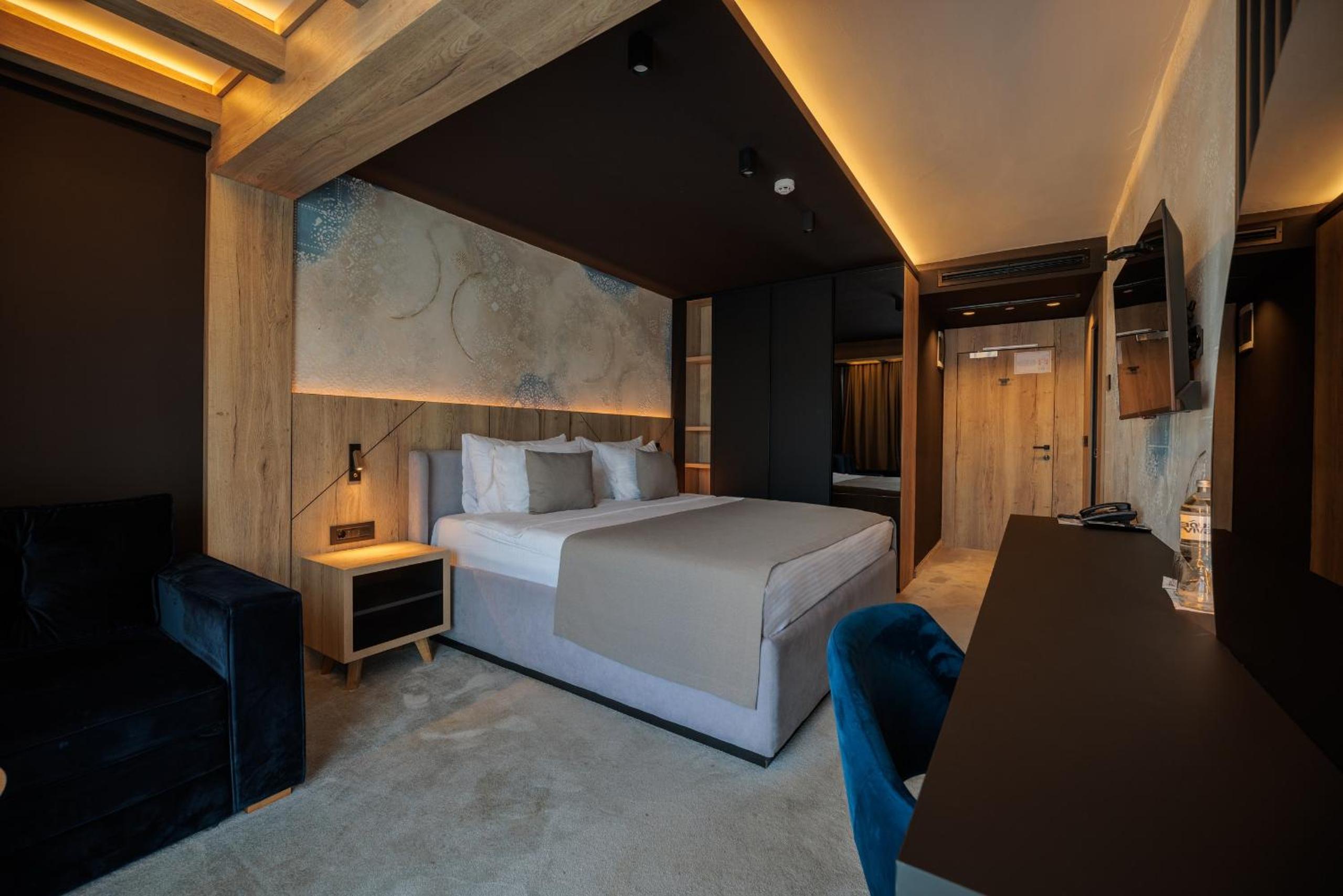 Superior Suite - Photo 4
