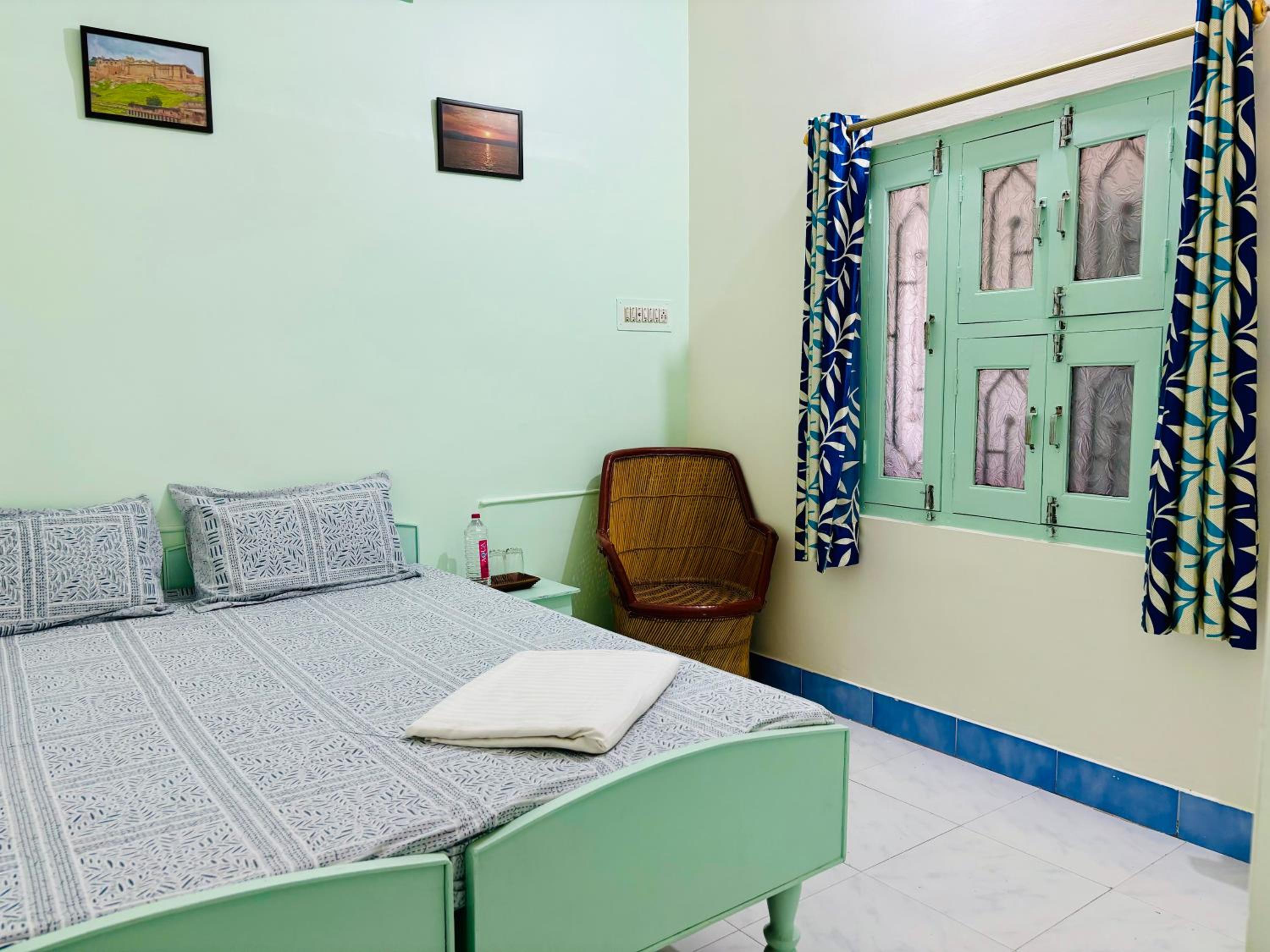 Economy Double Room photo 1