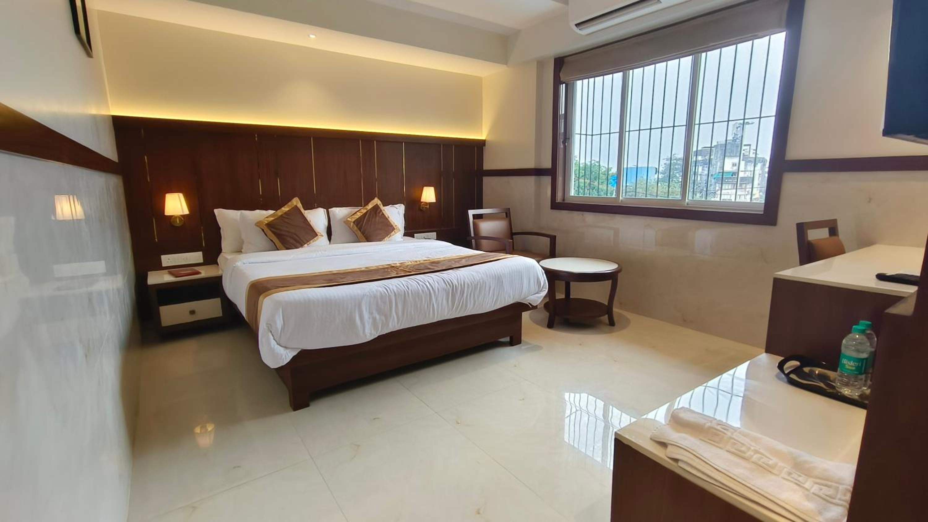 Executive Room - Photo 1