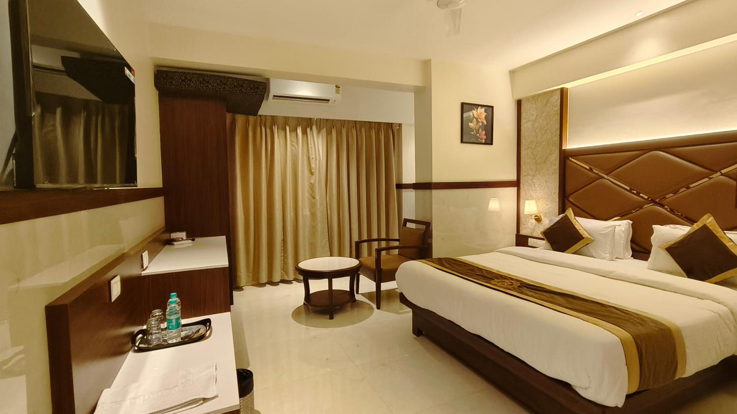 Executive Room - Photo 9