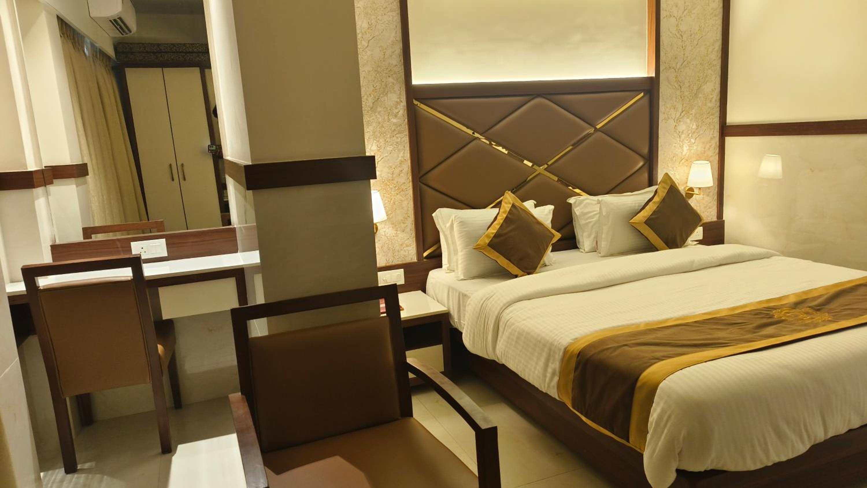 Executive Room - Photo 7