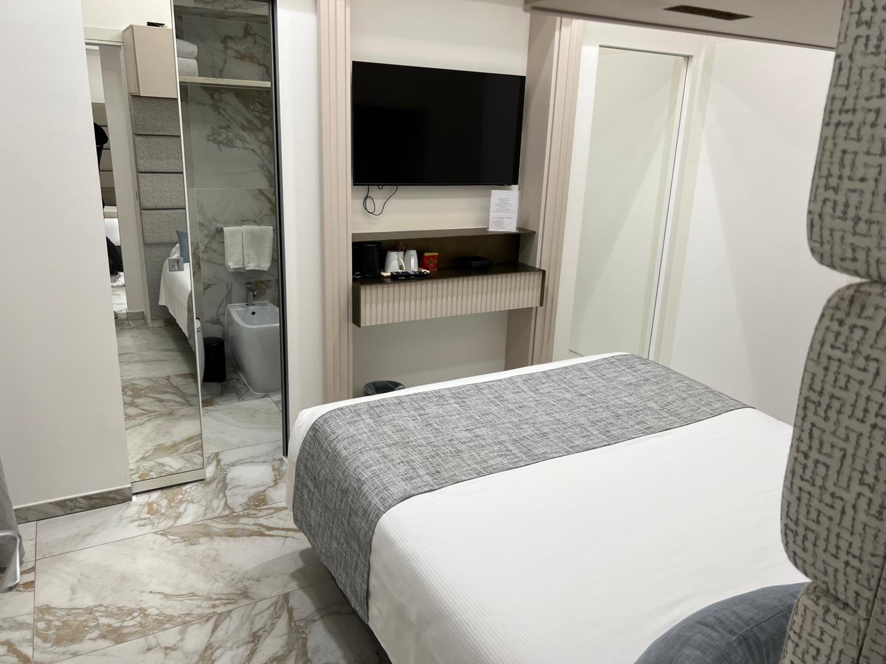 Deluxe Suite photo 2