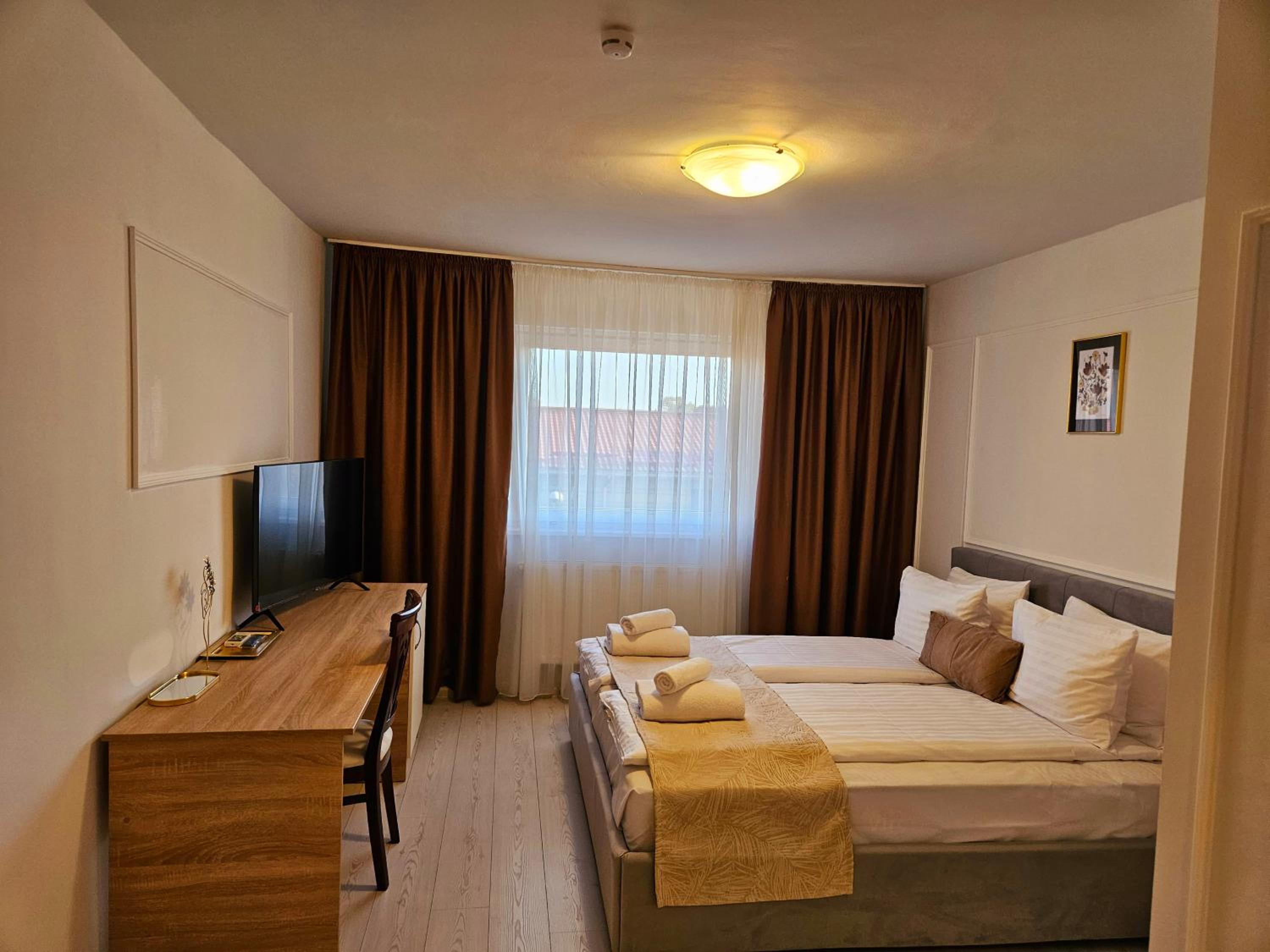 Superior King Room - Photo 10