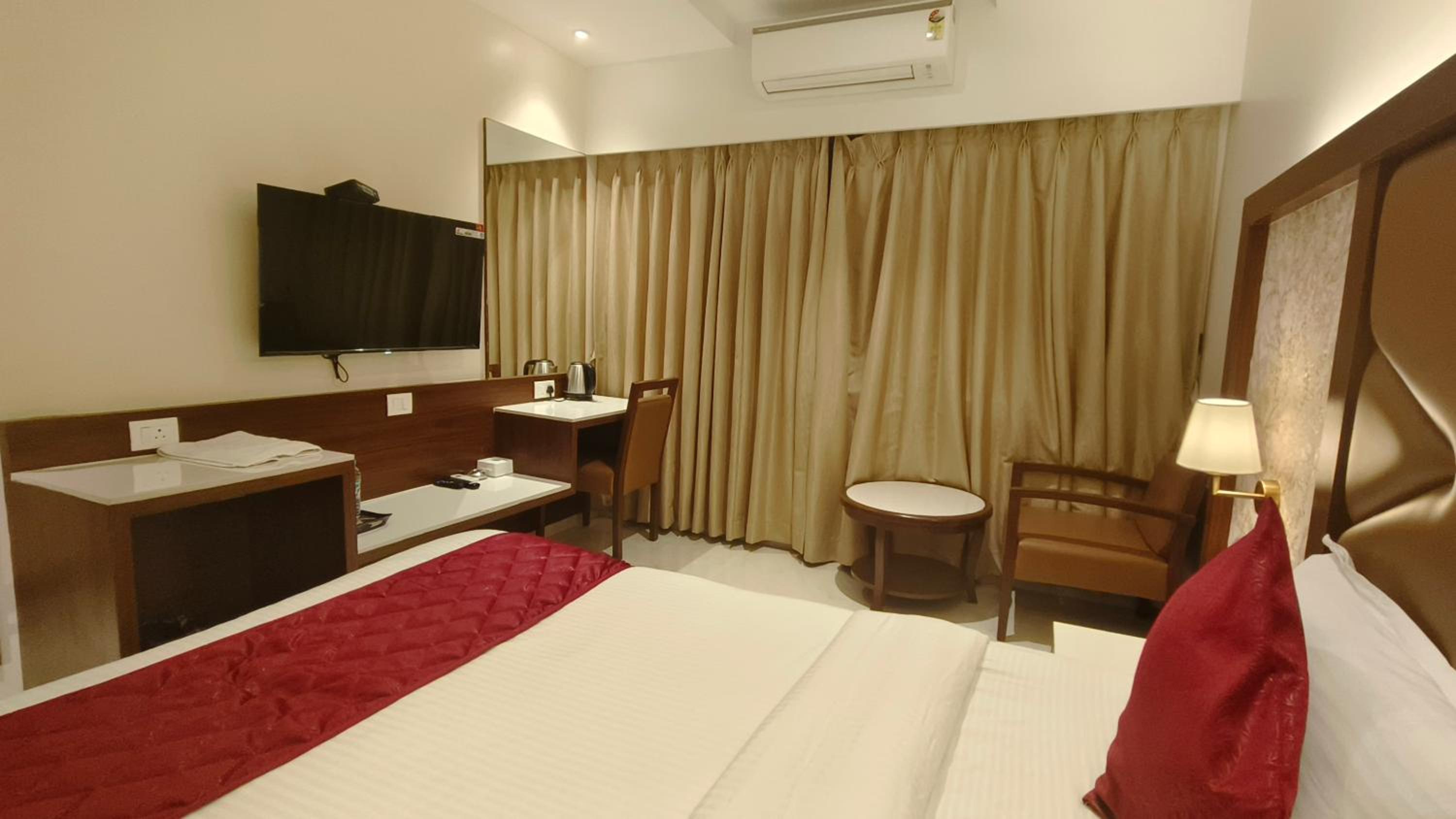 Super Deluxe Room - Photo 9