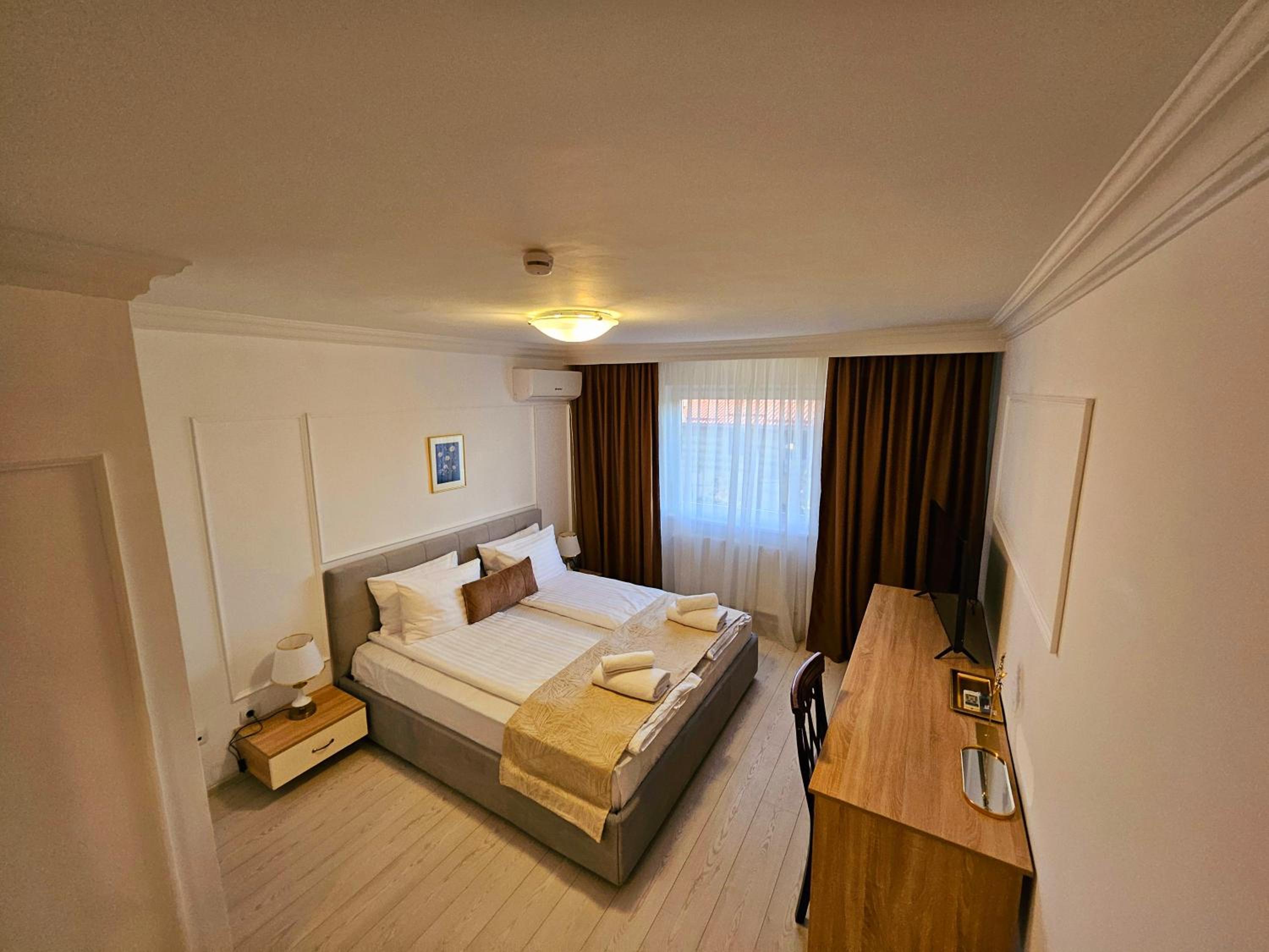 Superior King Room - Photo 14