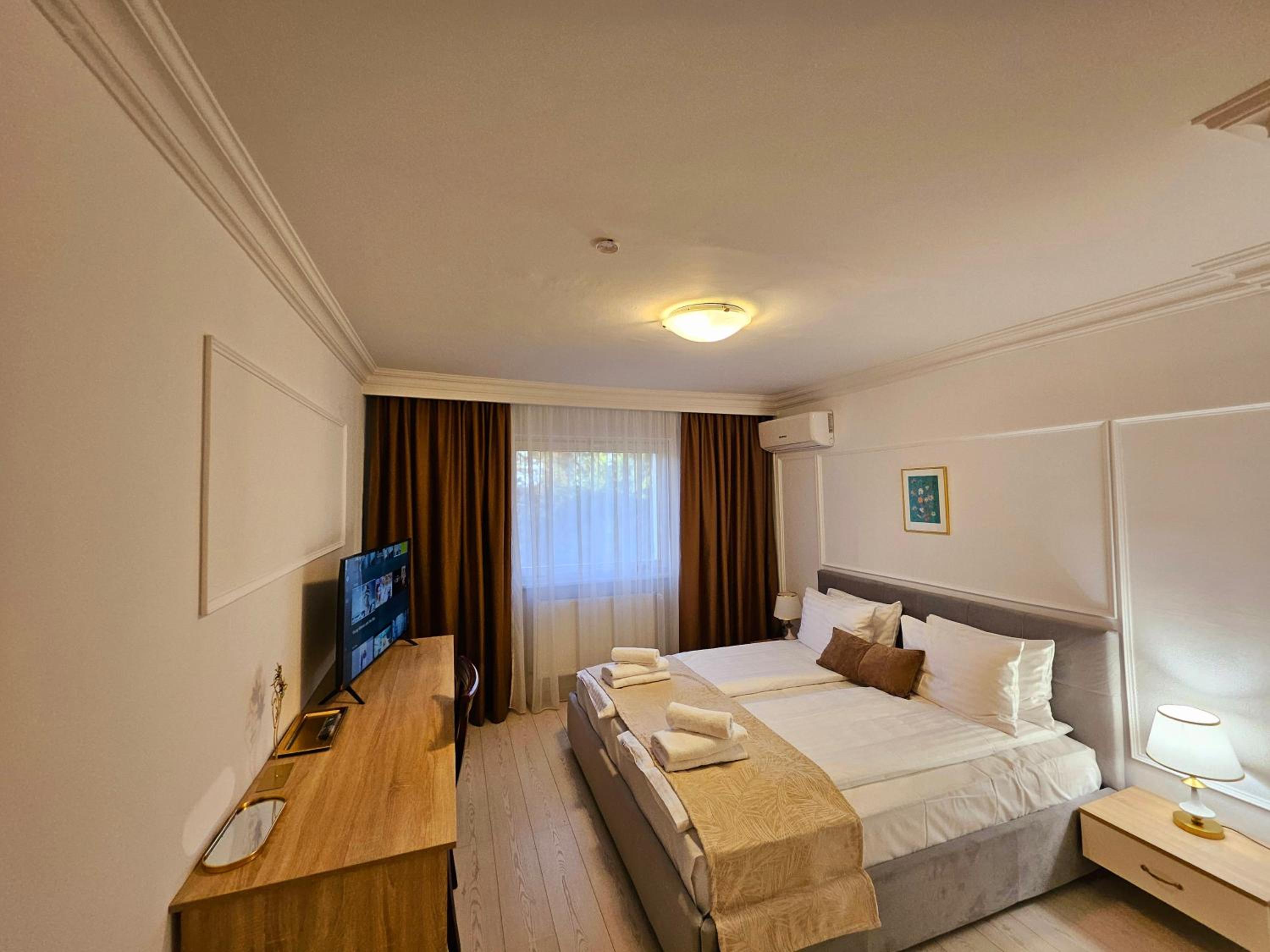 Superior King Room - Photo 17