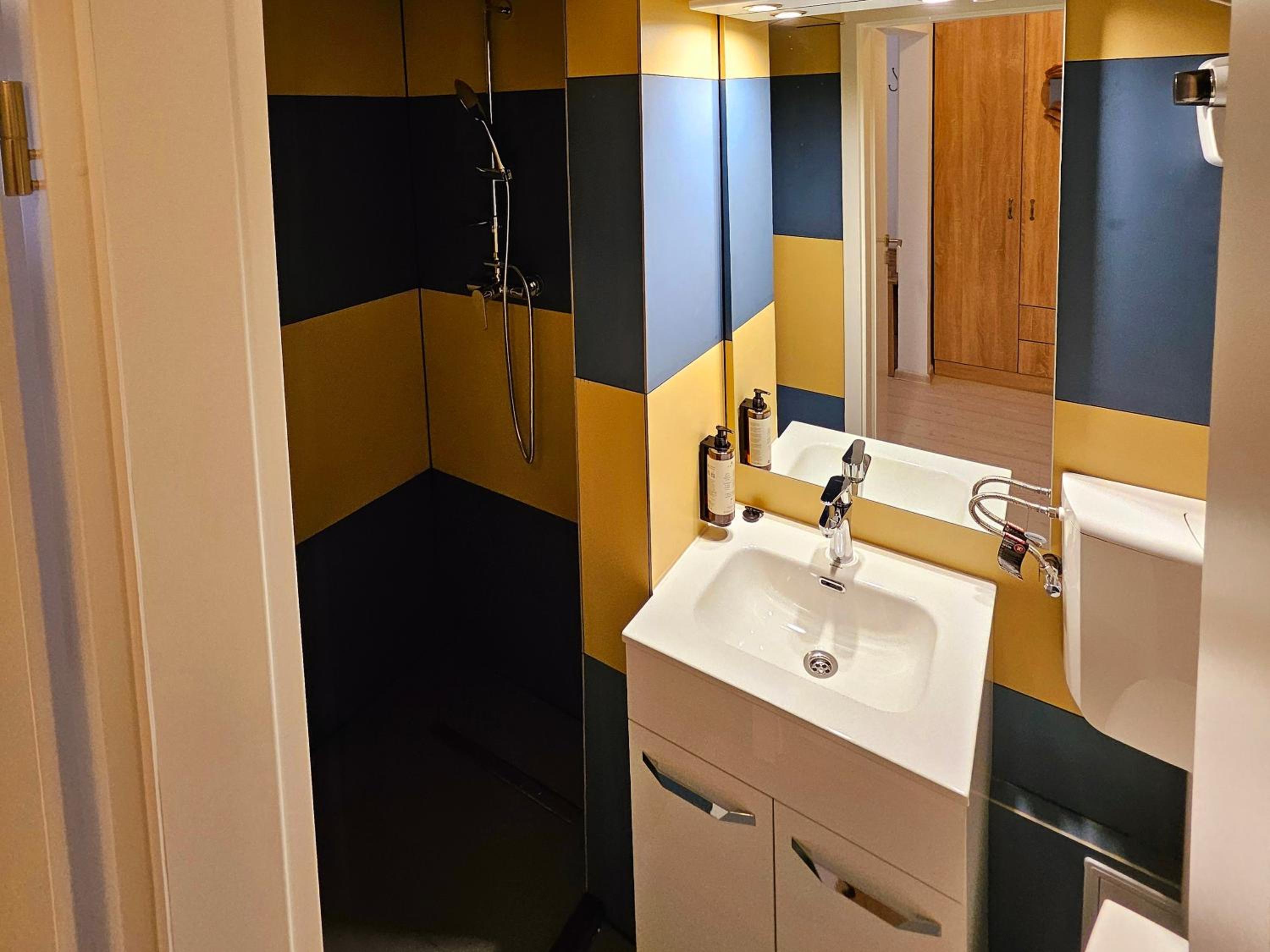 Superior King Room - Photo 18