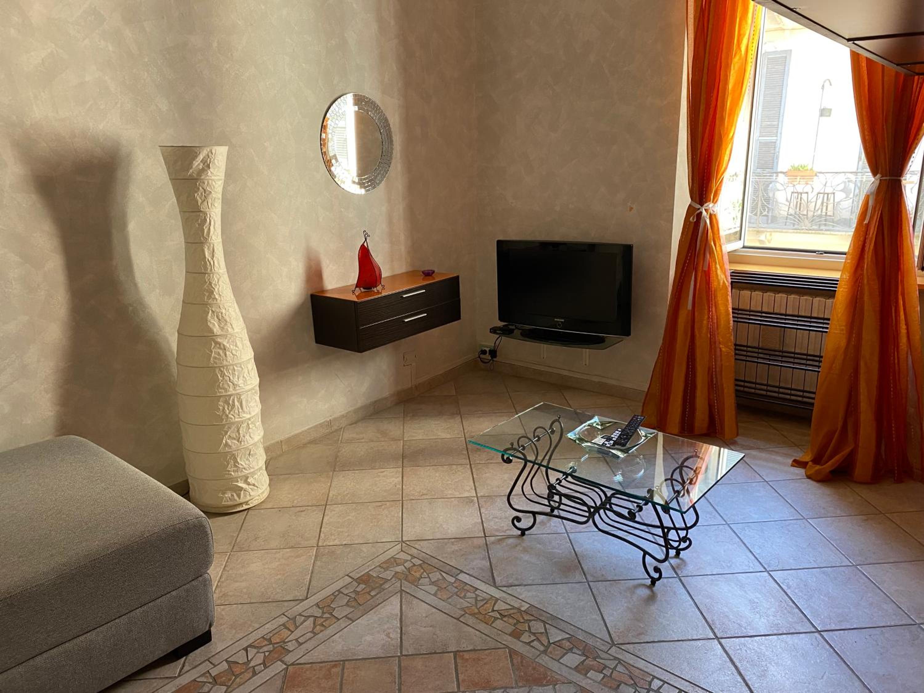 One-Bedroom Apartment photo 1