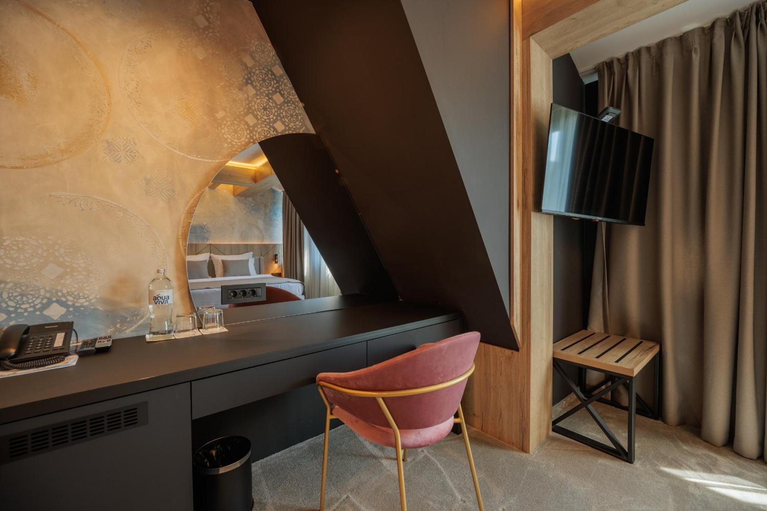 Double Room - Photo 5