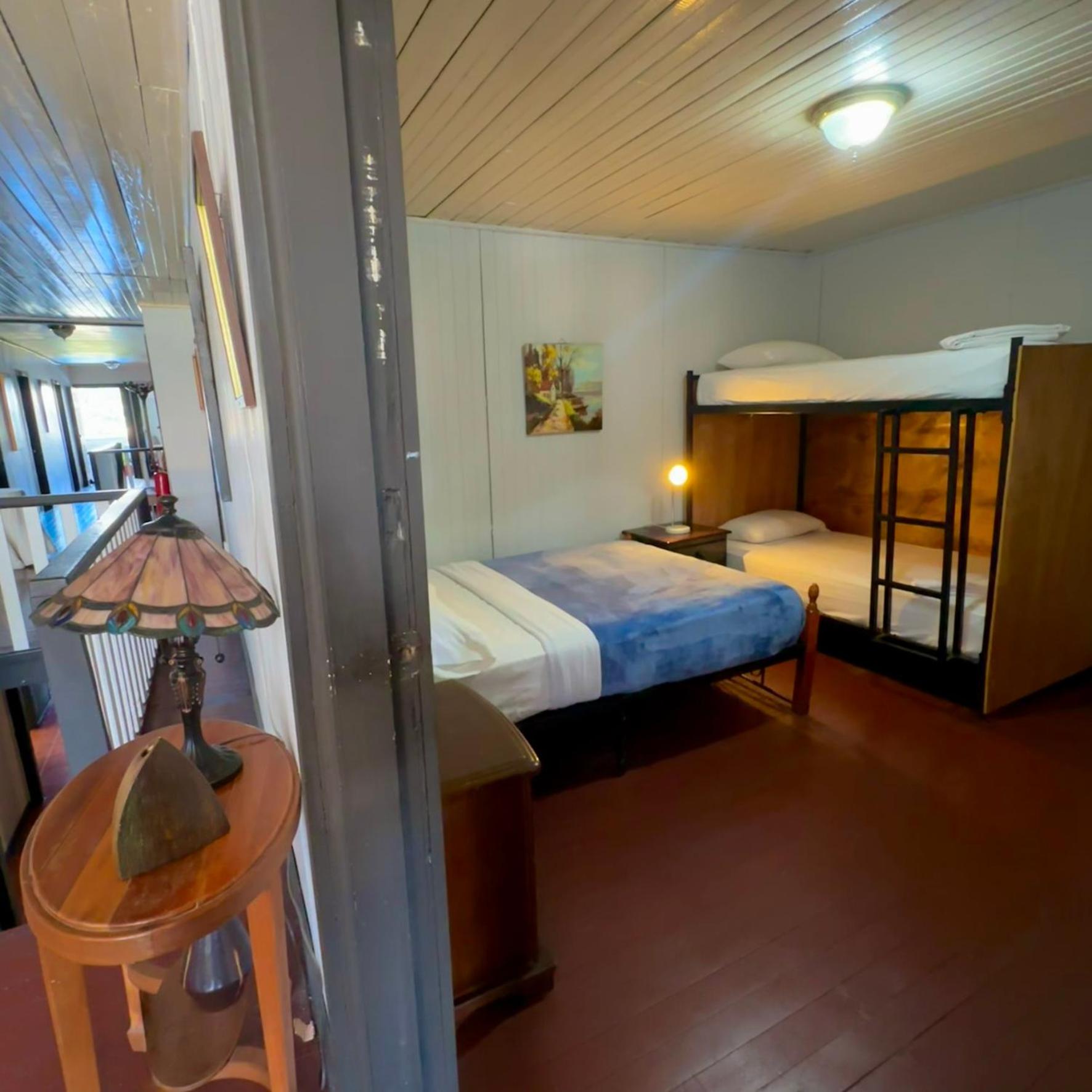 Quadruple Room with Private Bathroom photo 3