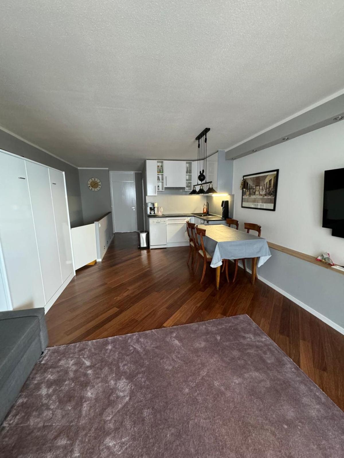 One-Bedroom Apartment photo 1