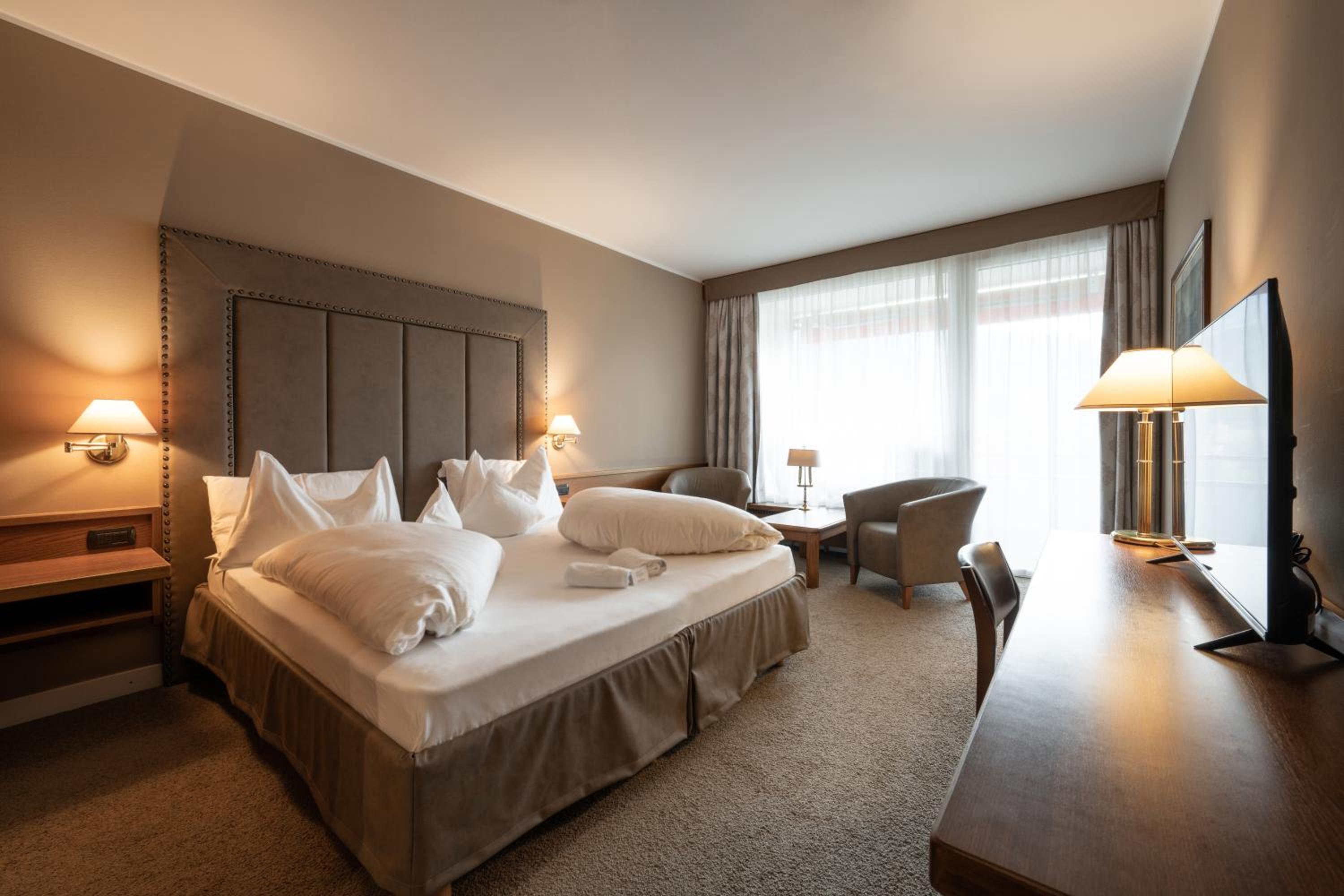 Large Double or Twin Room photo 1
