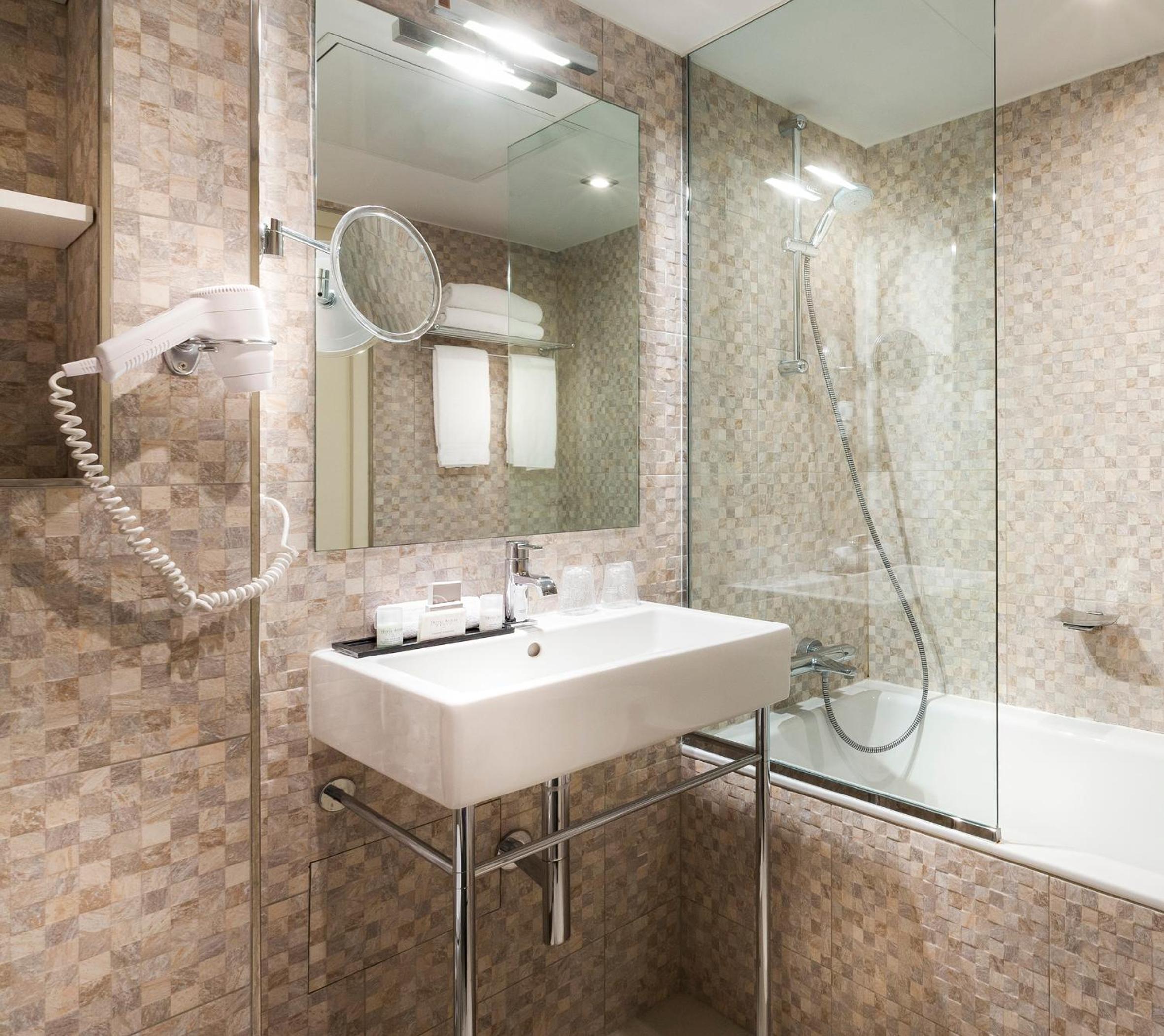 Superior Double or Twin Room photo 3