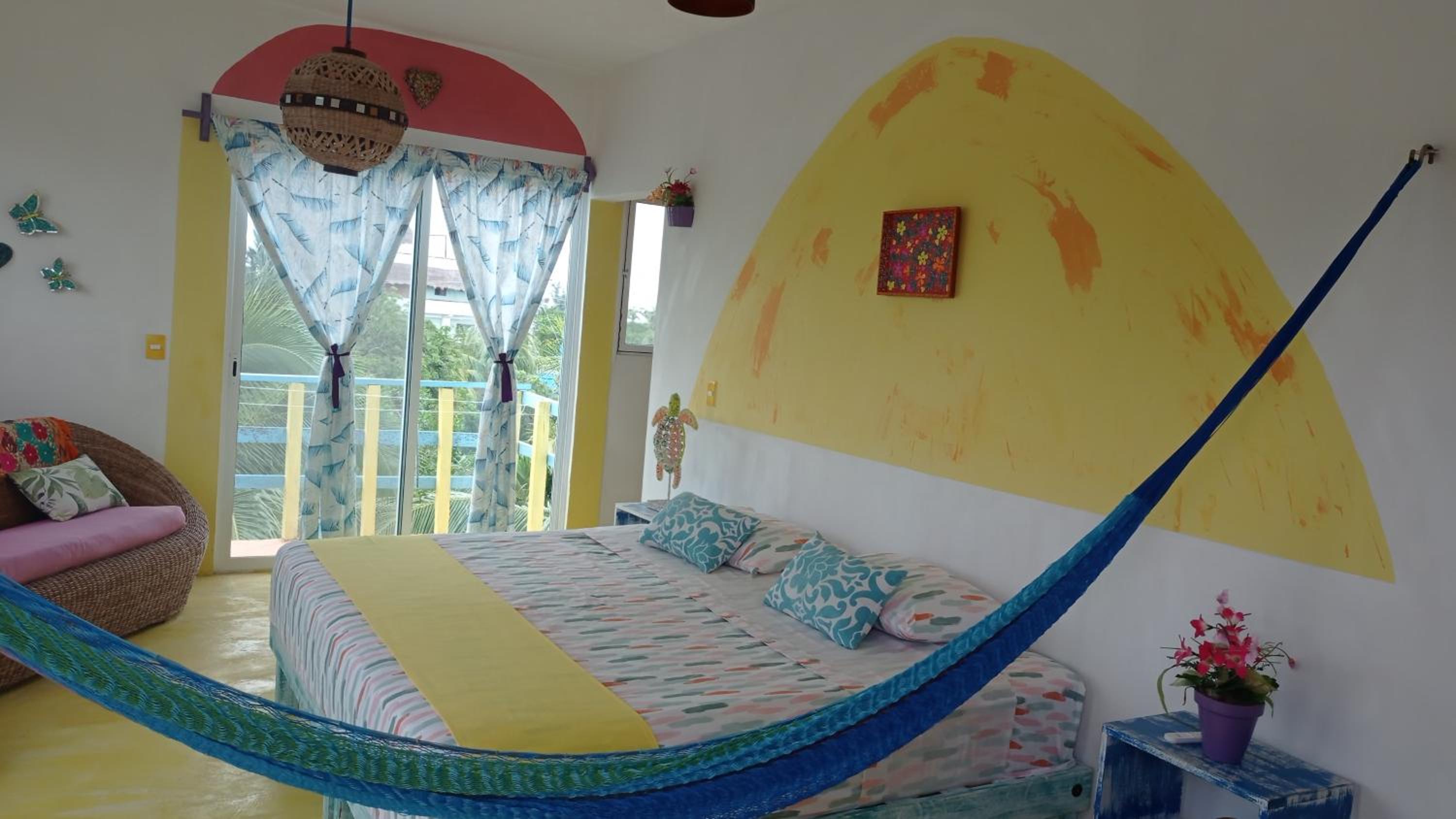 Queen Room with Partial Sea View photo 2